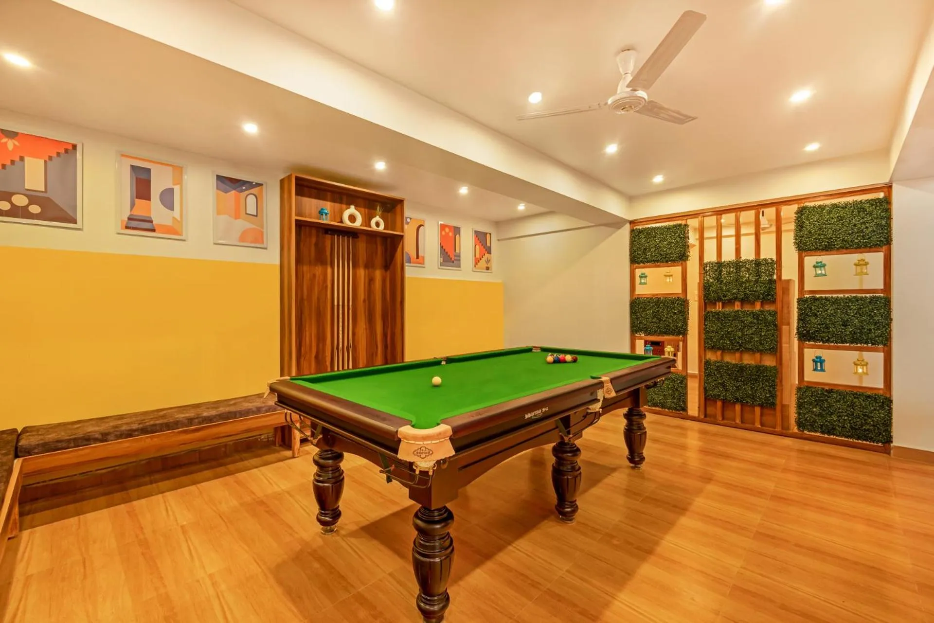 Billiard in Zostel Plus Rishikesh, Mohanchatti