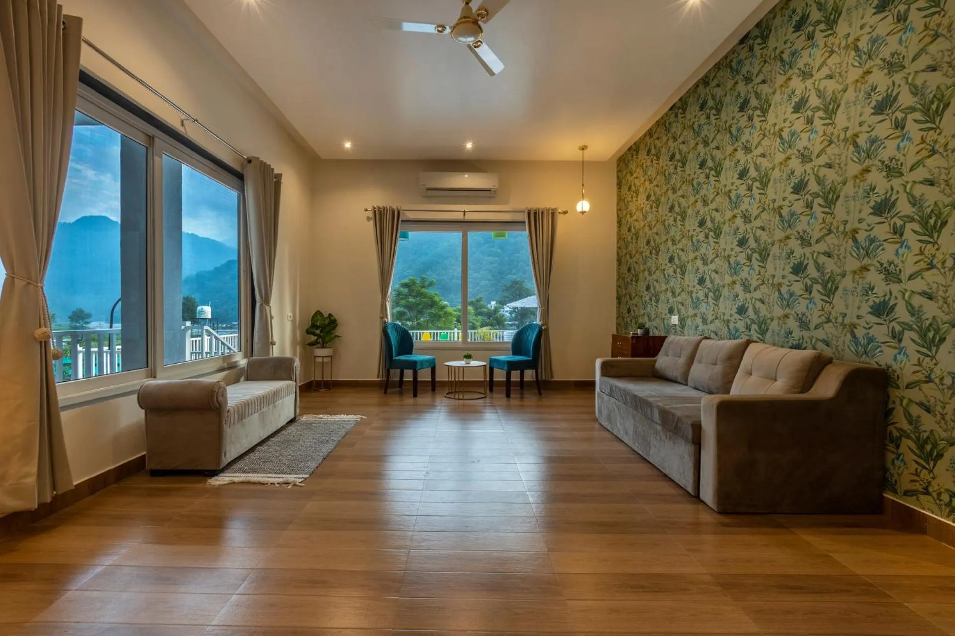 Living room in Zostel Plus Rishikesh, Mohanchatti