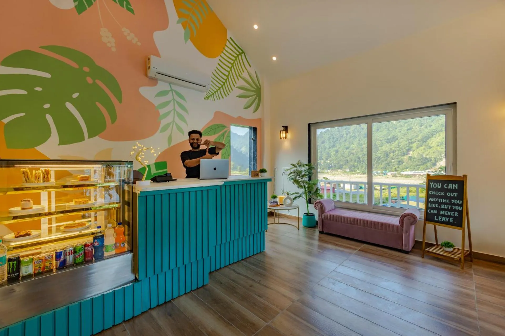 Lobby or reception in Zostel Plus Rishikesh, Mohanchatti