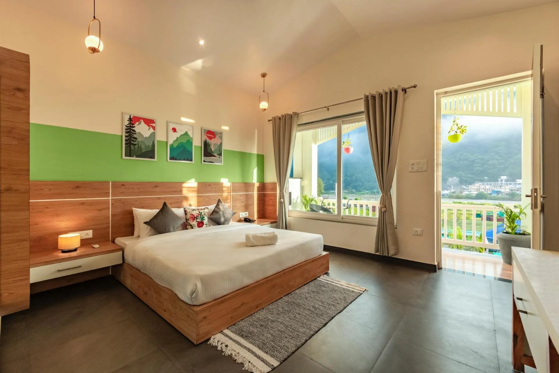 Photo of the whole room in Zostel Plus Rishikesh, Mohanchatti