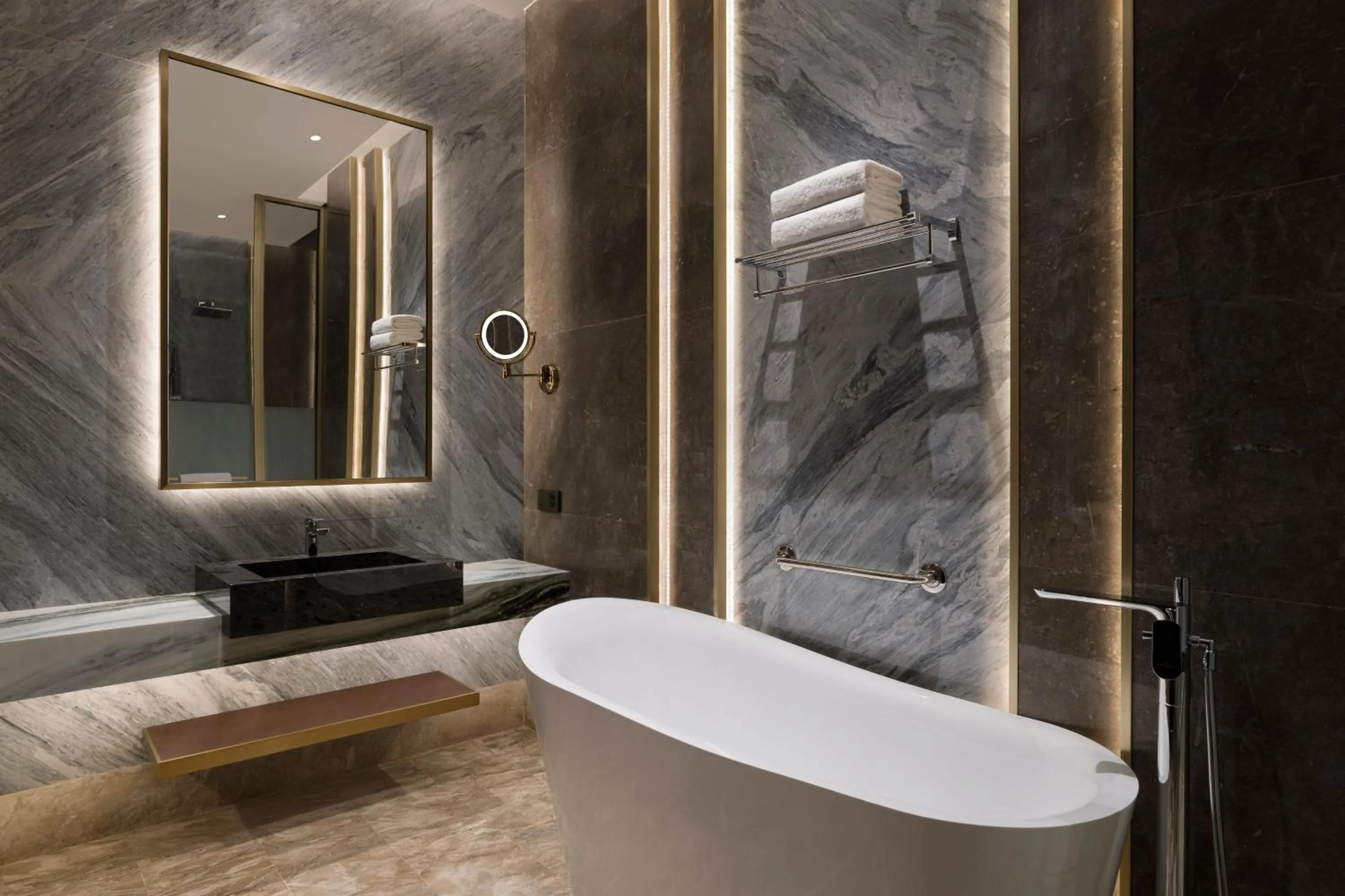 Shower in Velero Hotel Doha Lusail