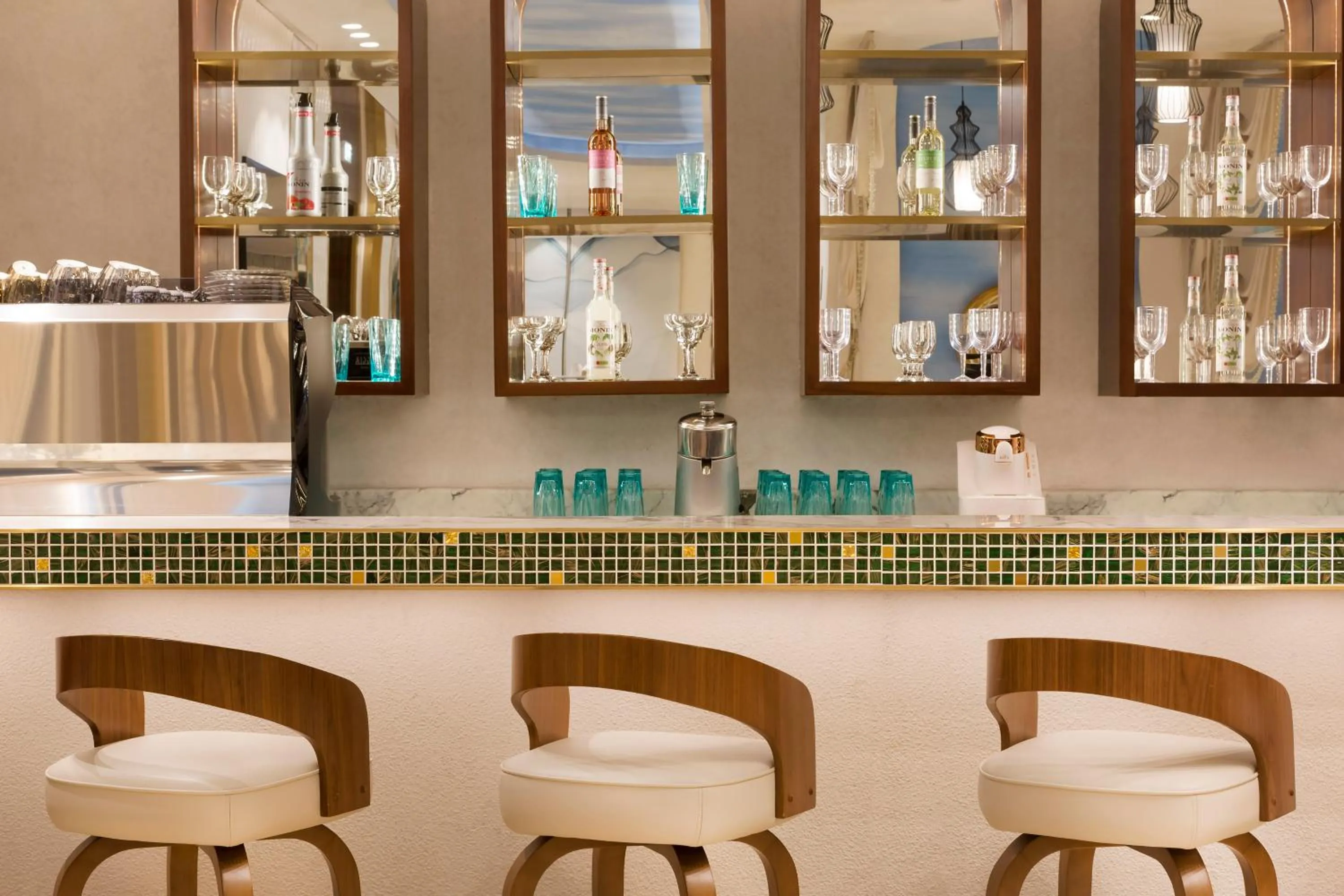 Restaurant/places to eat in Velero Hotel Doha Lusail