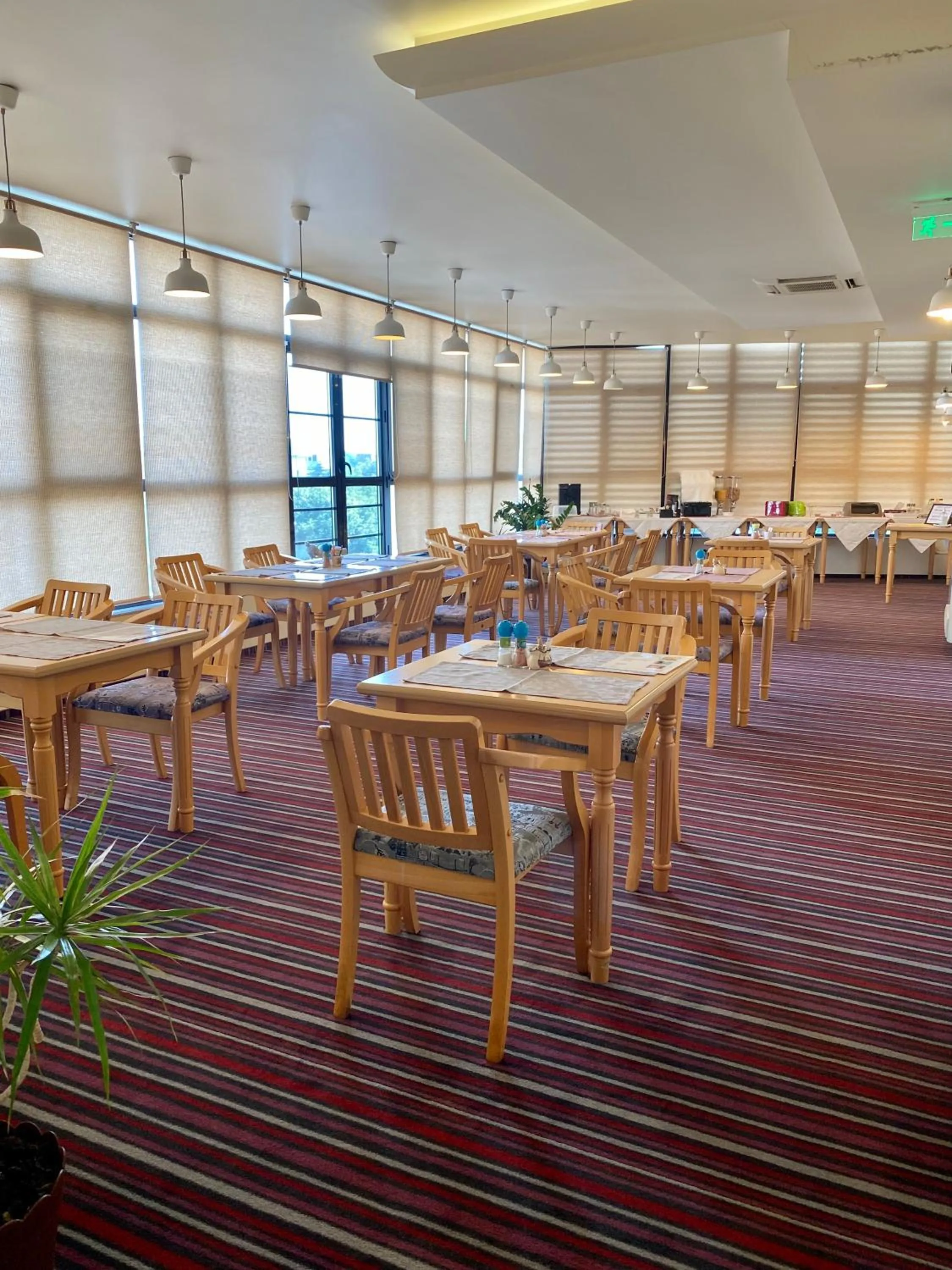 Restaurant/places to eat in Pensiunea Rix Rooms