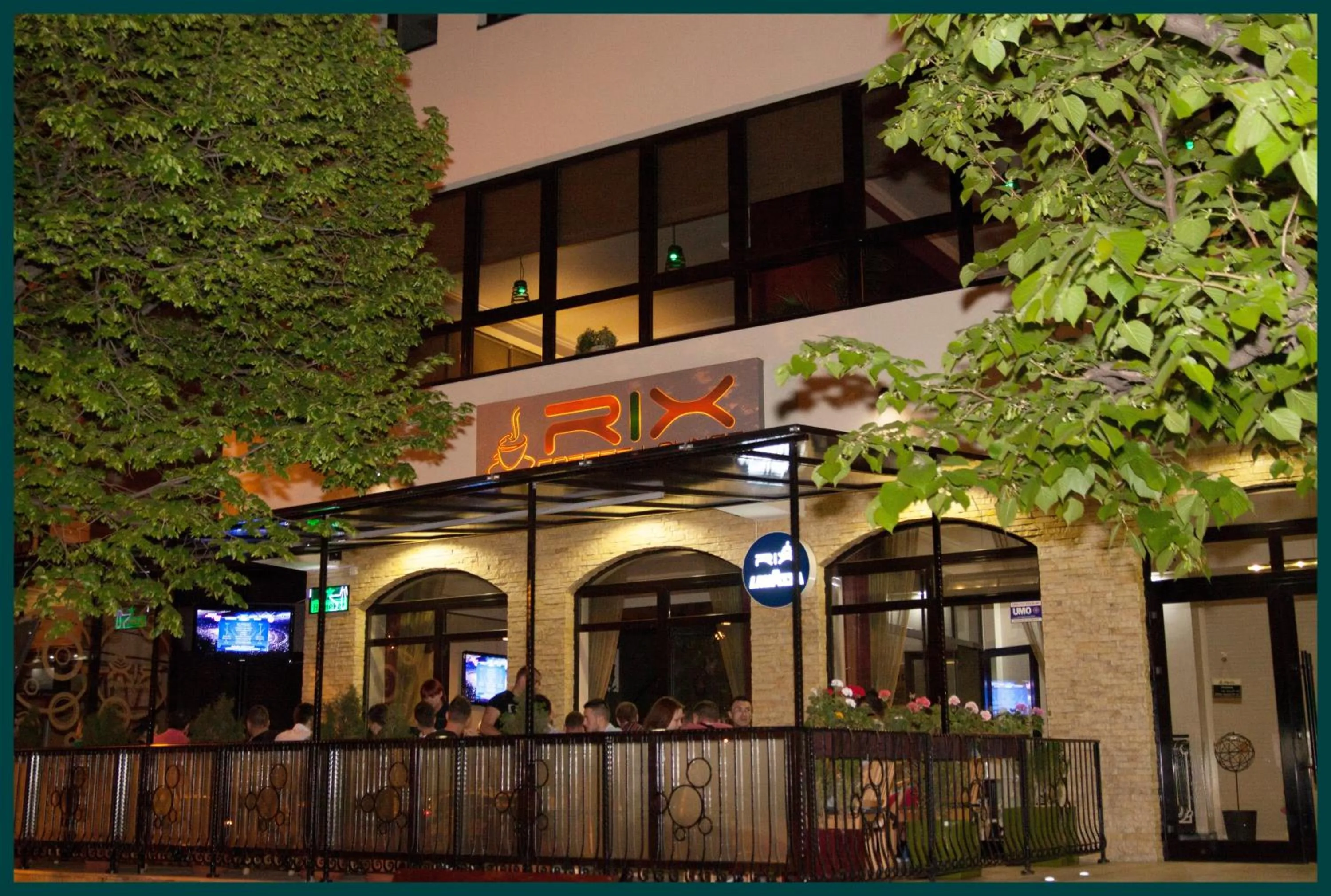 Restaurant/places to eat in Pensiunea Rix Rooms