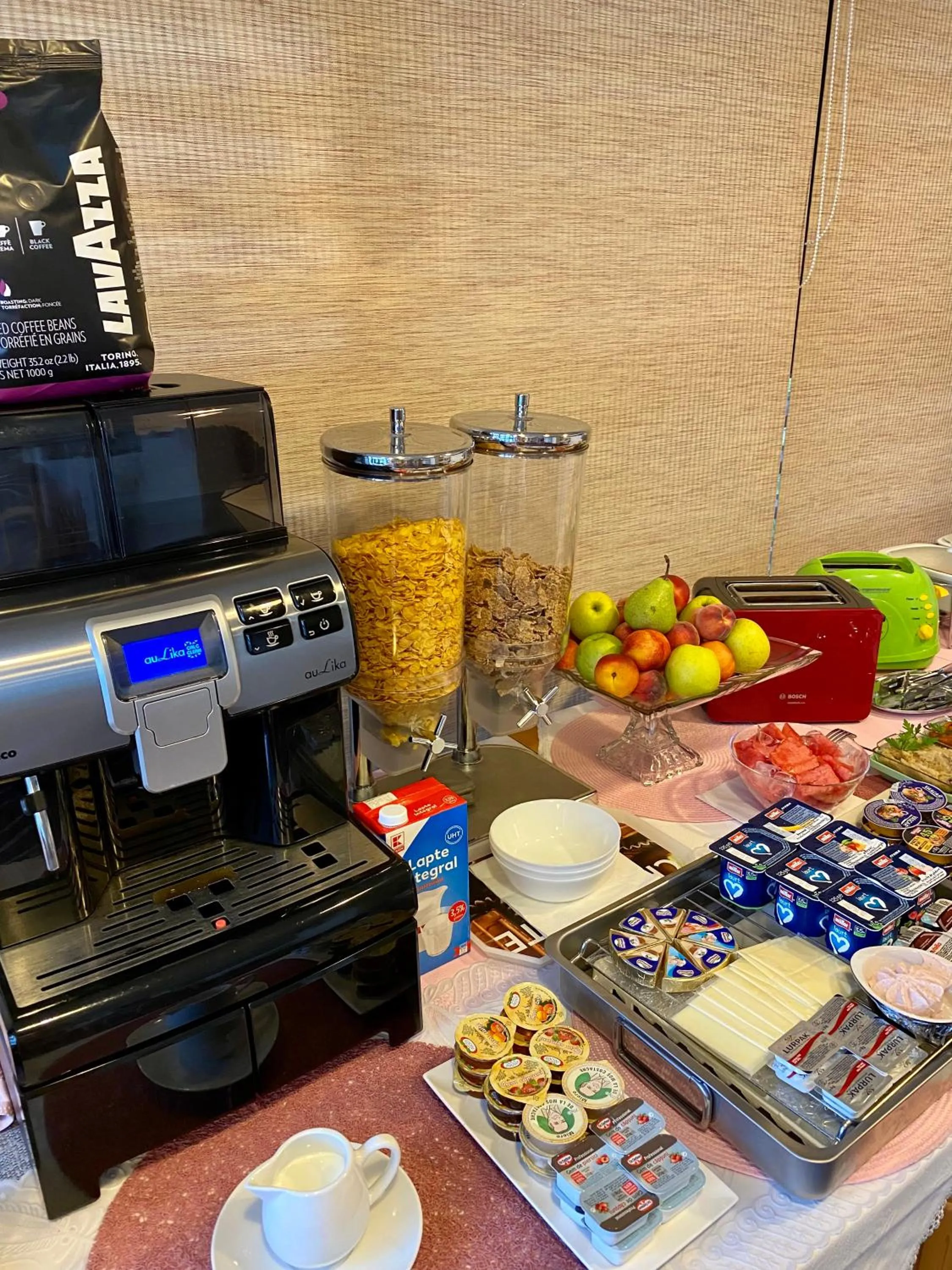 Buffet breakfast in Pensiunea Rix Rooms