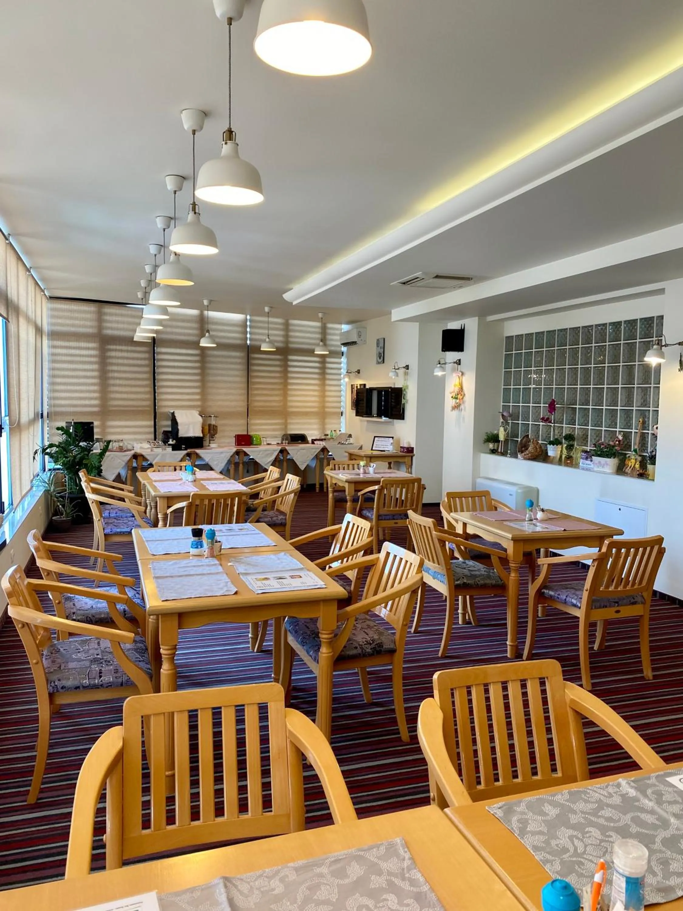 Restaurant/places to eat in Pensiunea Rix Rooms