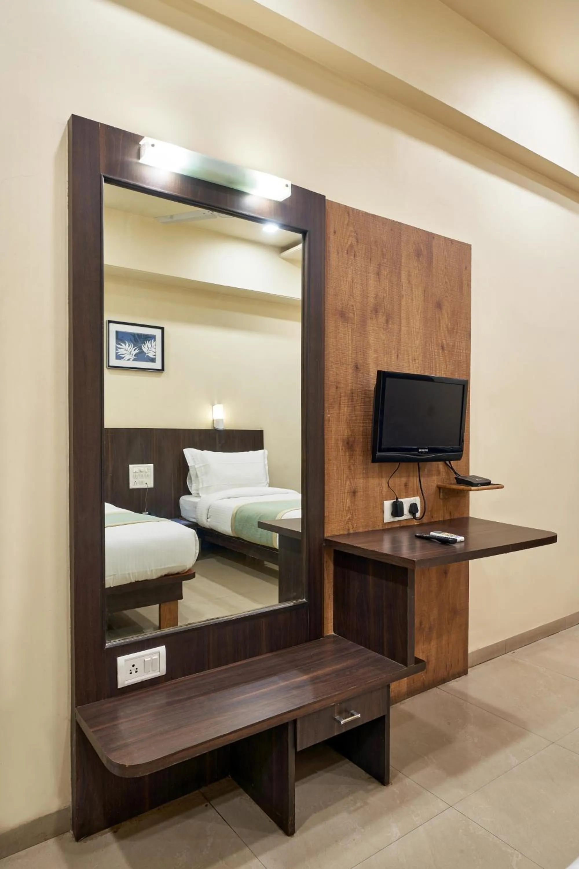 TV and multimedia, Bed in Hotel Atria, Kolhapur