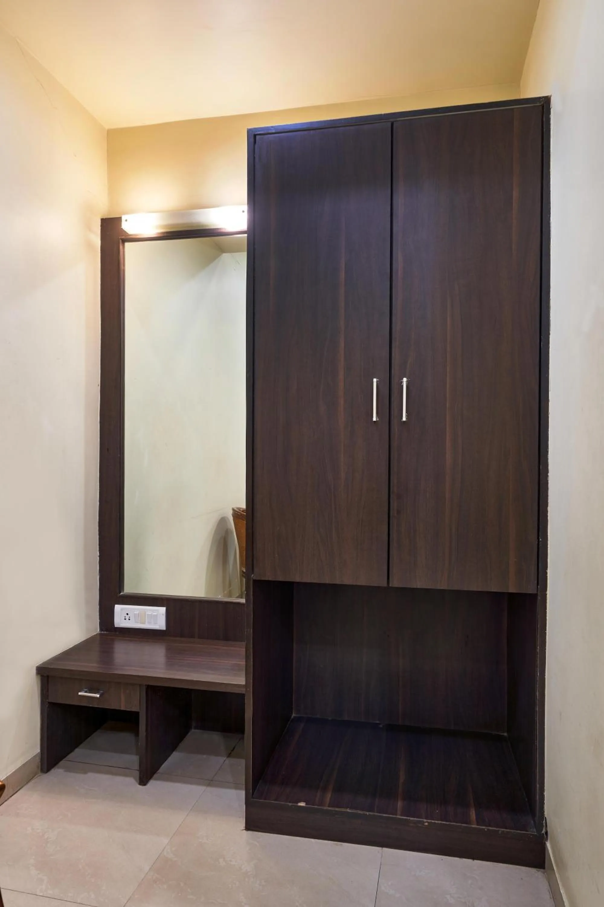 hair dresser in Hotel Atria, Kolhapur