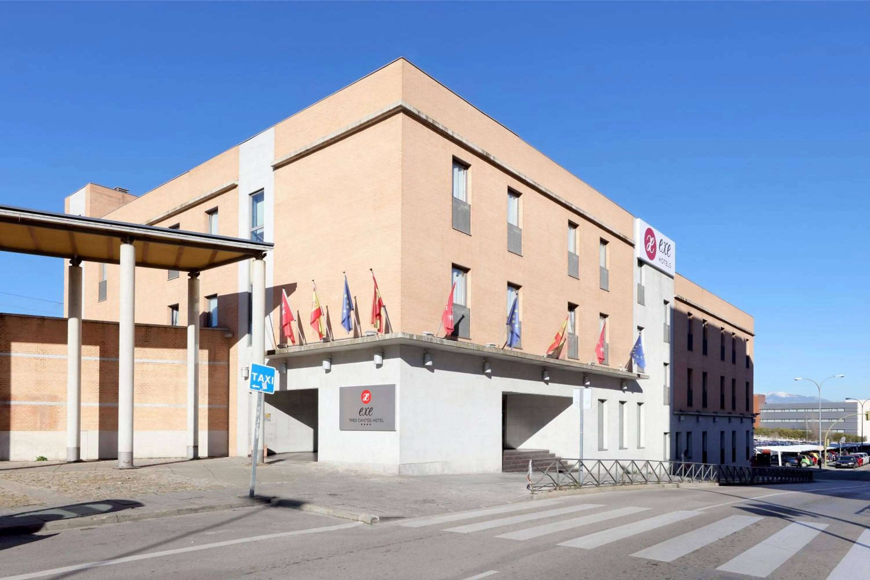 Facade/entrance in Exe Tres Cantos