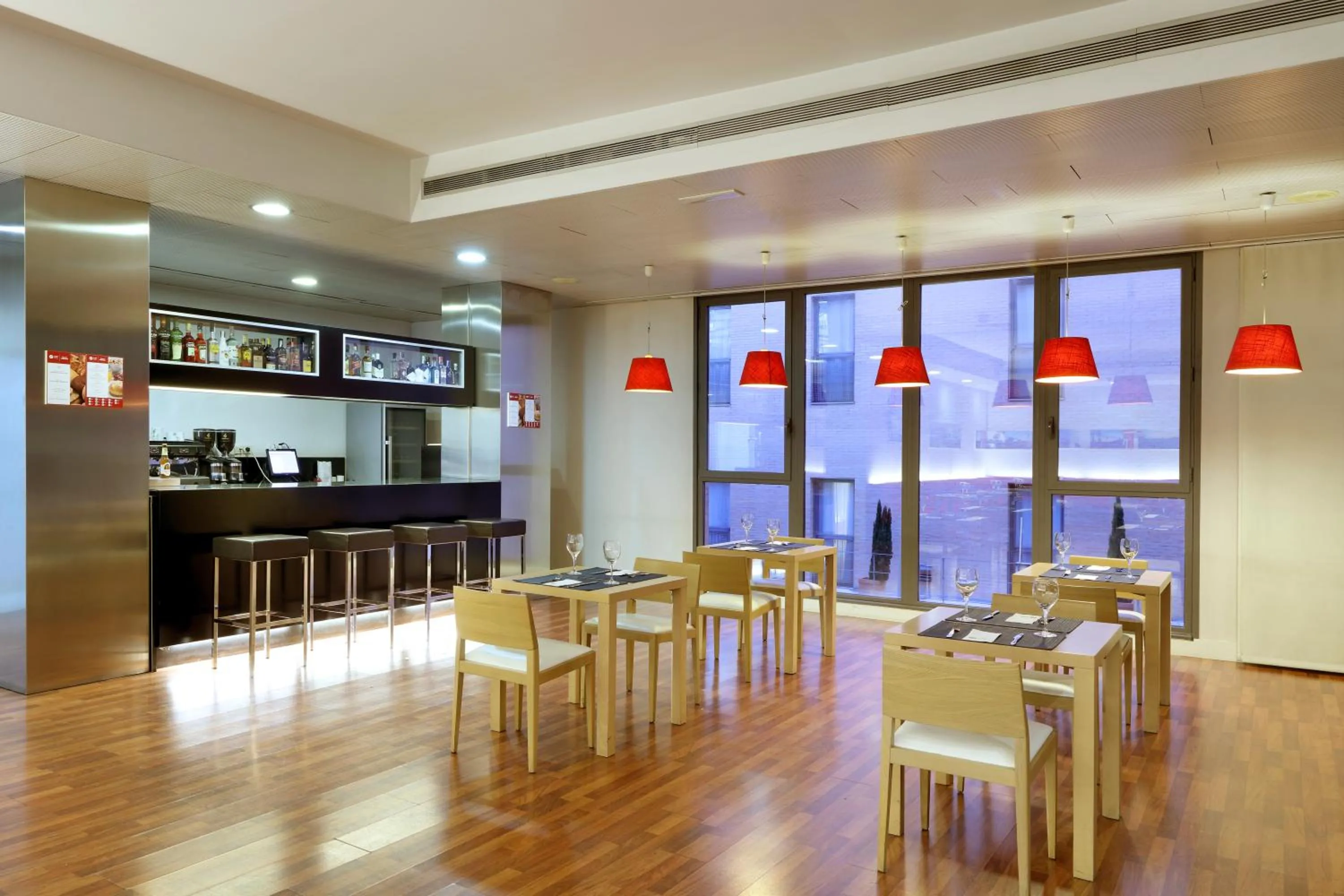 Restaurant/places to eat in Exe Tres Cantos