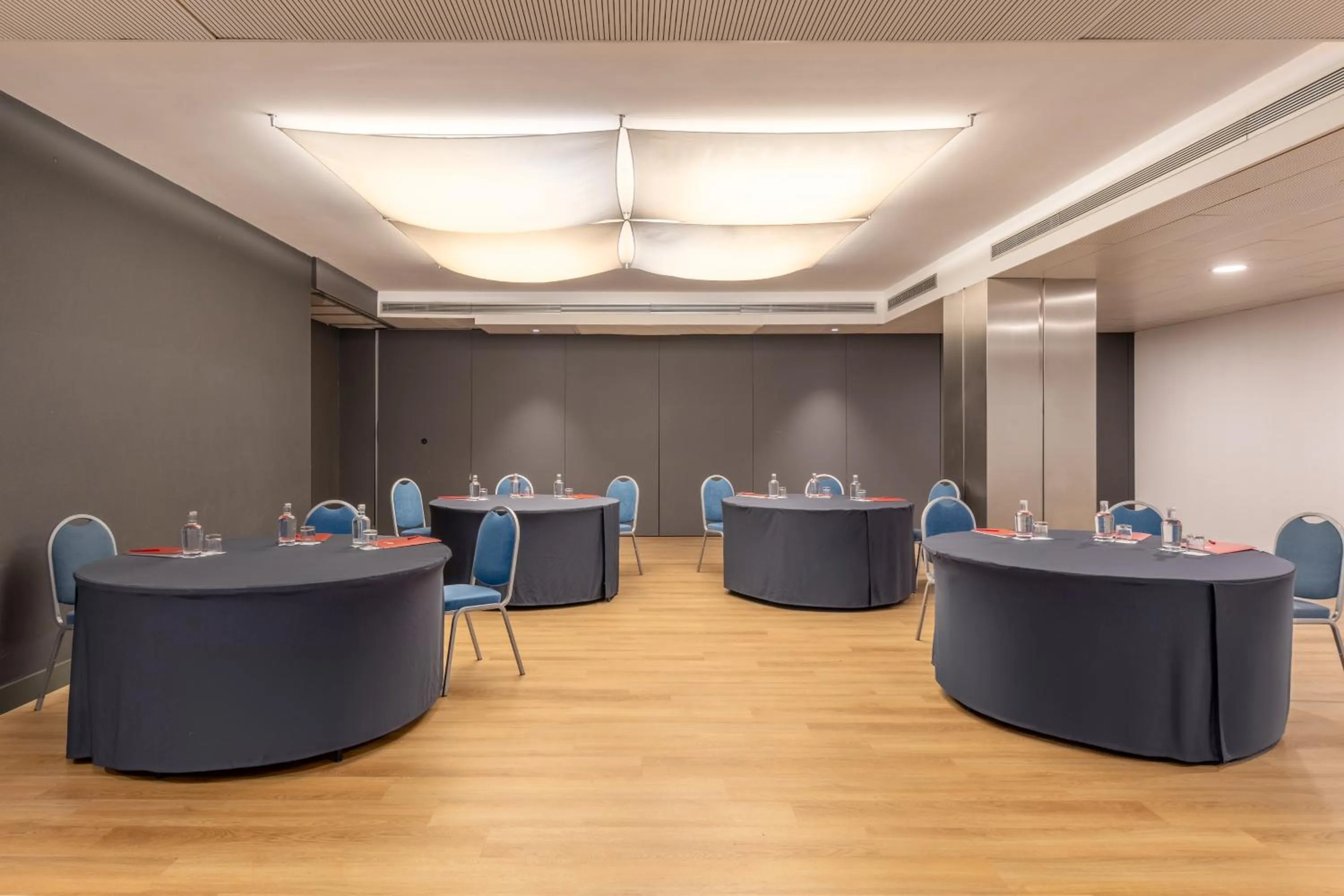 Meeting/conference room in Exe Tres Cantos