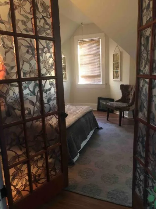 Redefined Alchemy - Bright, eclectic, pretty Apt 3E