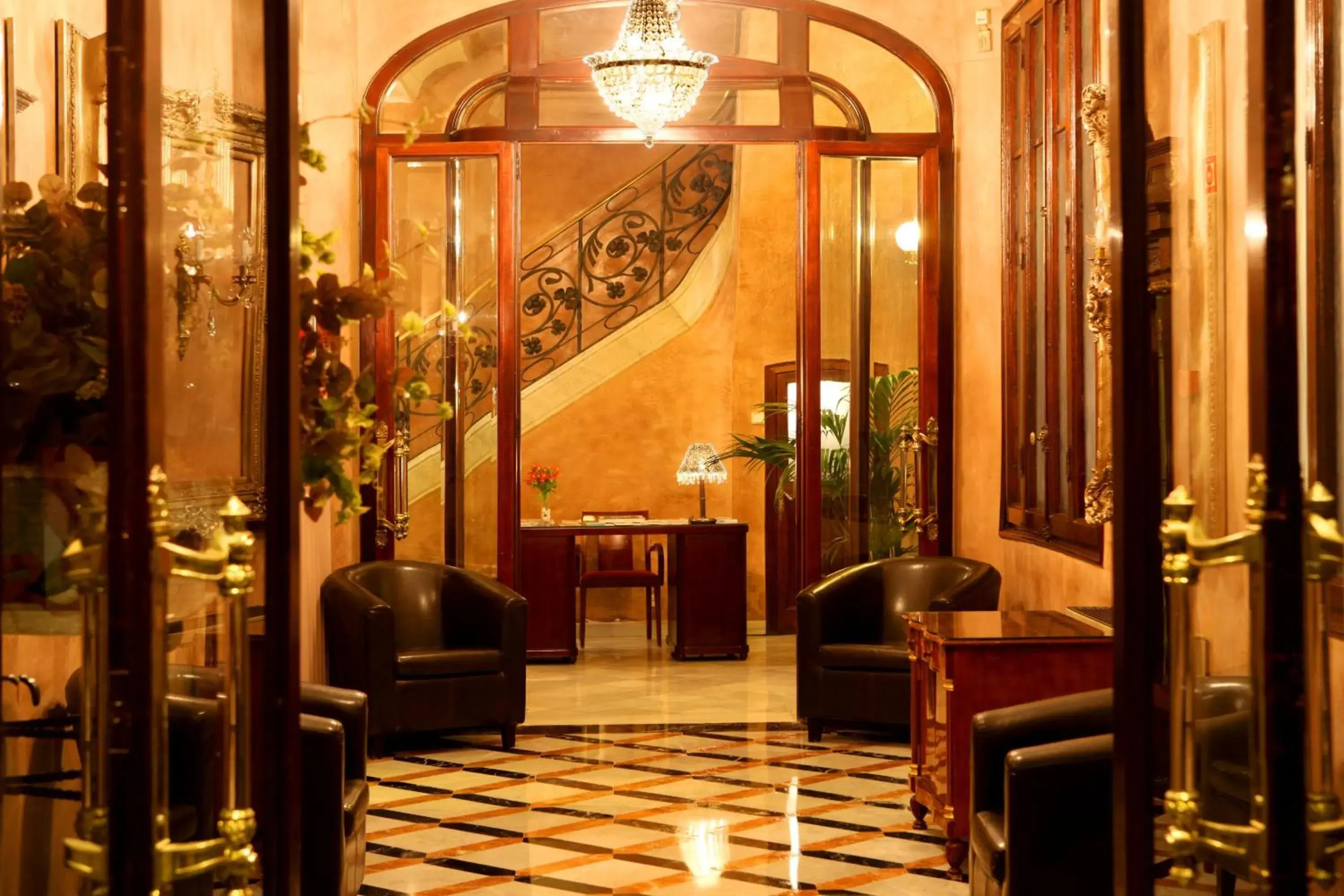 Lobby or reception in Hotel Nouvel Lobby or reception in Hotel Nouvel