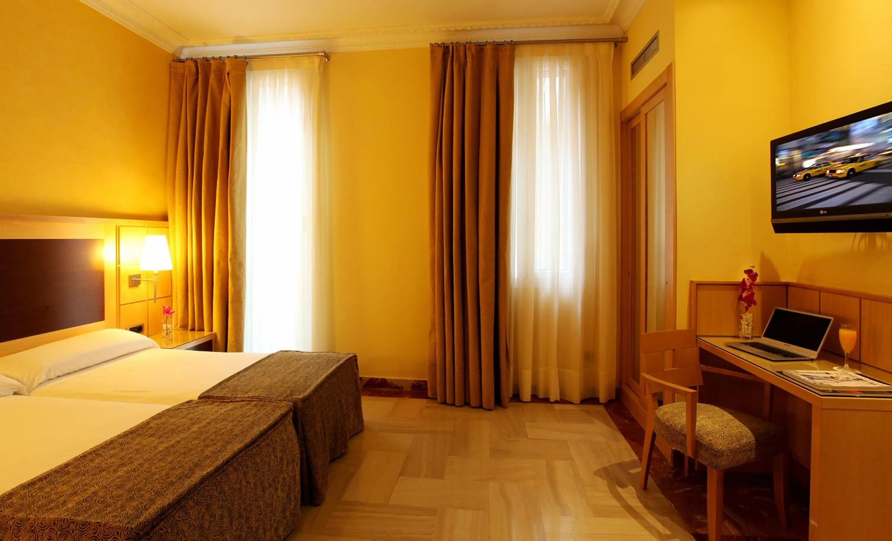 Photo of the whole room, Bed in Hotel Nouvel