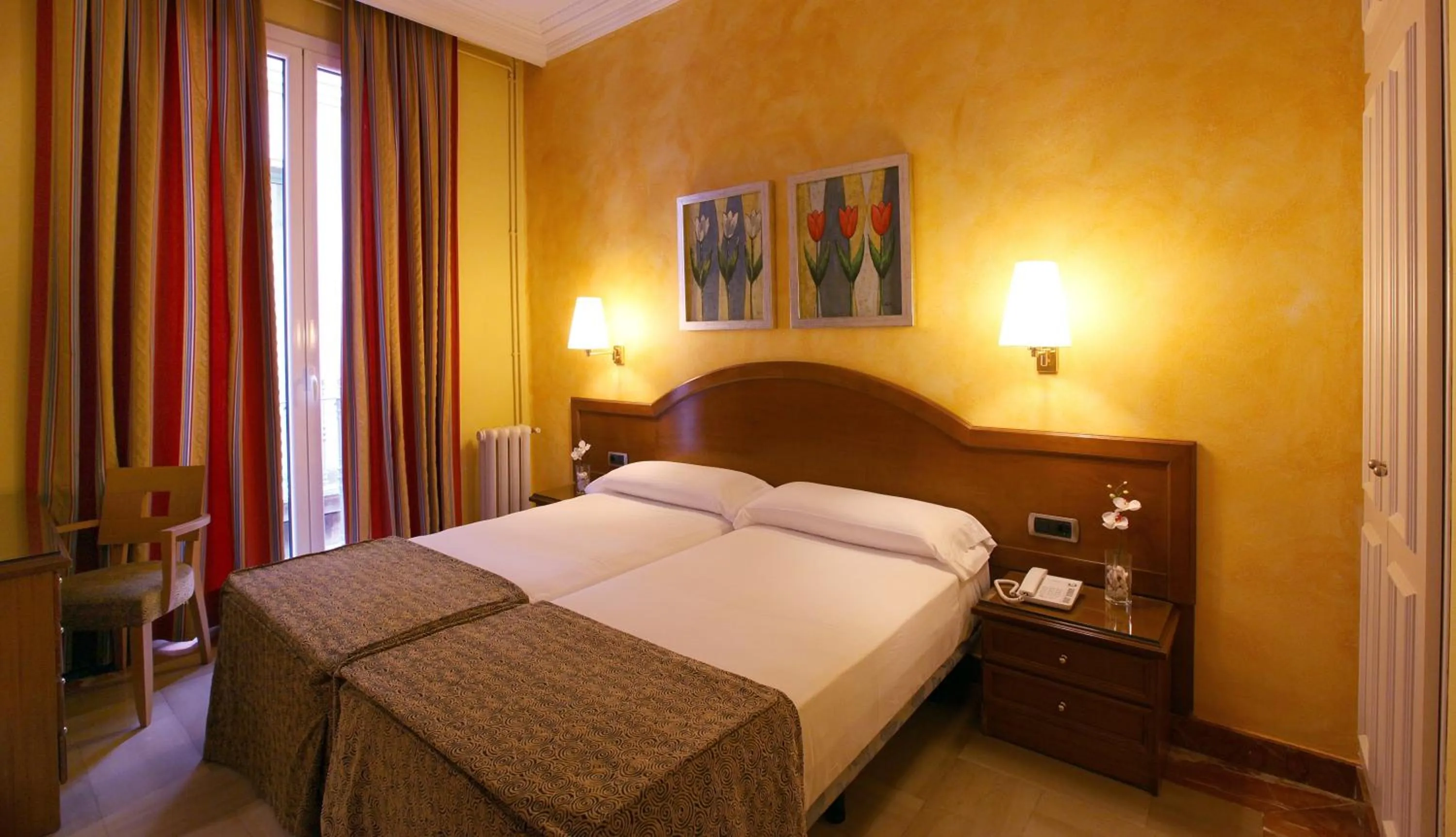 Photo of the whole room, Bed in Hotel Nouvel