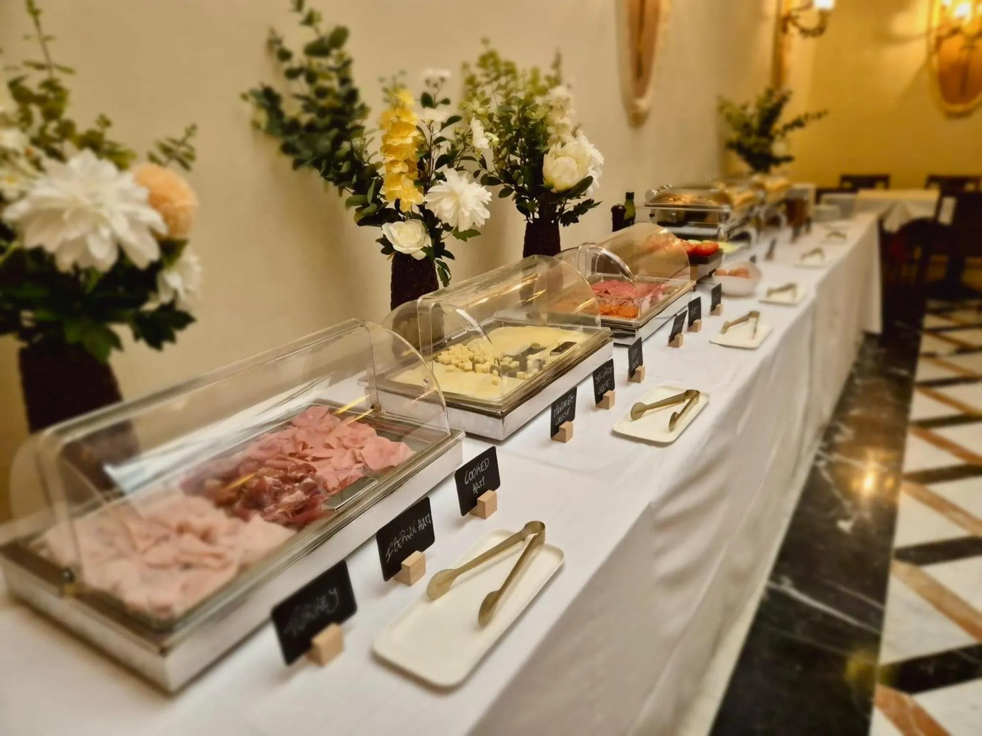 Breakfast in Hotel Nouvel