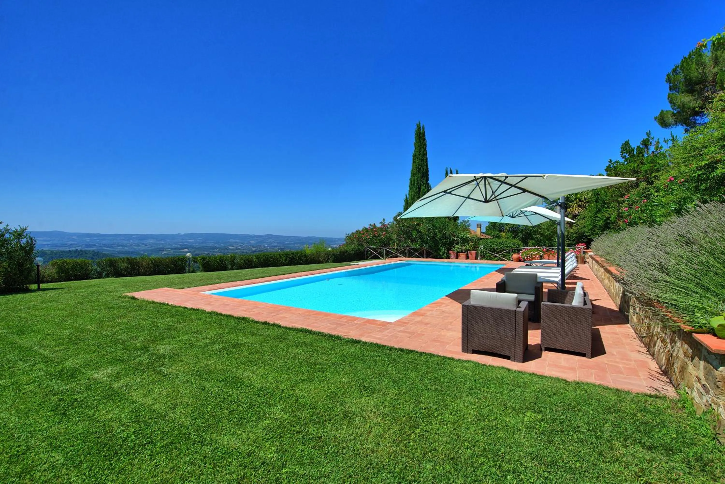 Garden in Villa Casa Lucia by PosarelliVillas