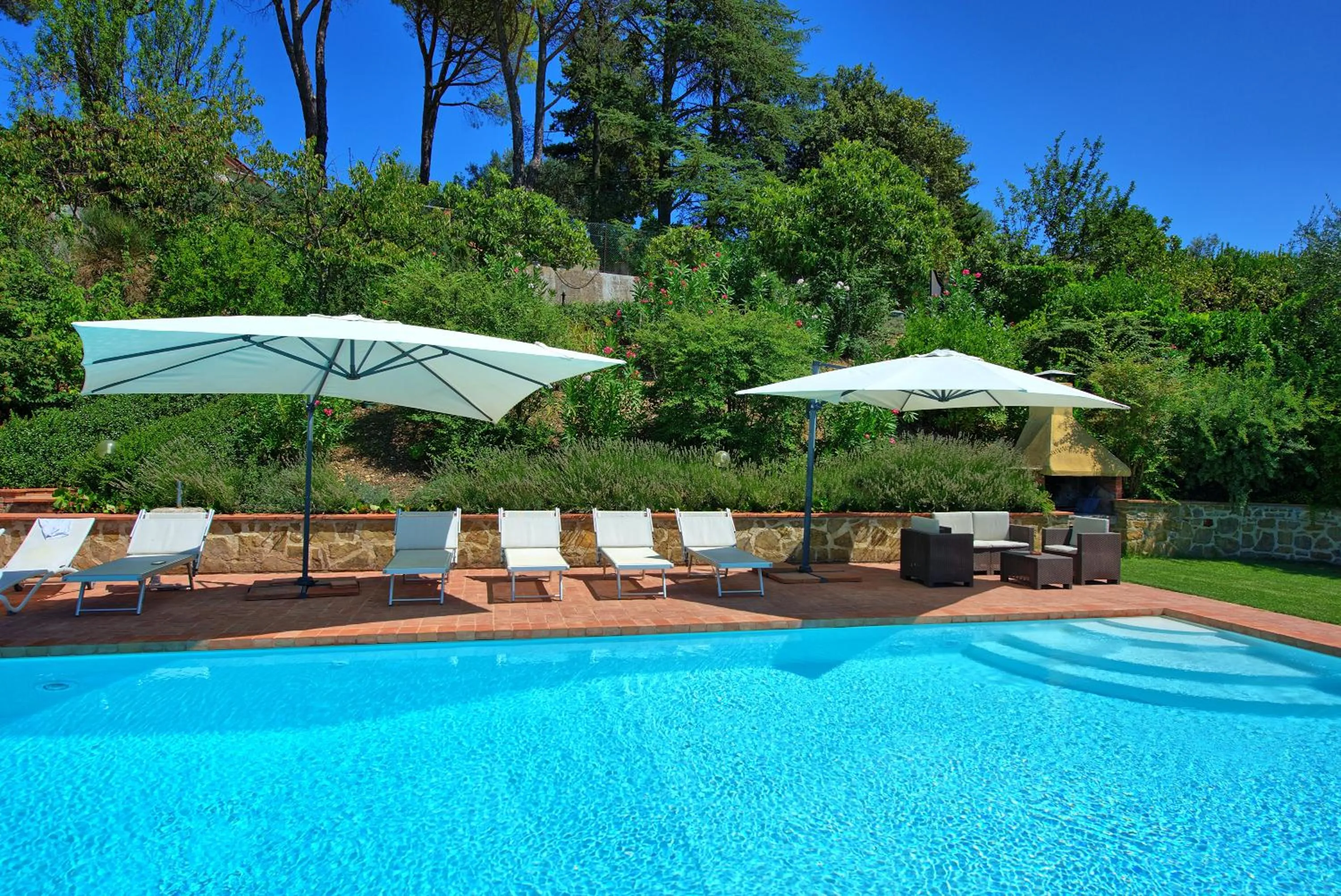 Swimming pool in Villa Casa Lucia by PosarelliVillas