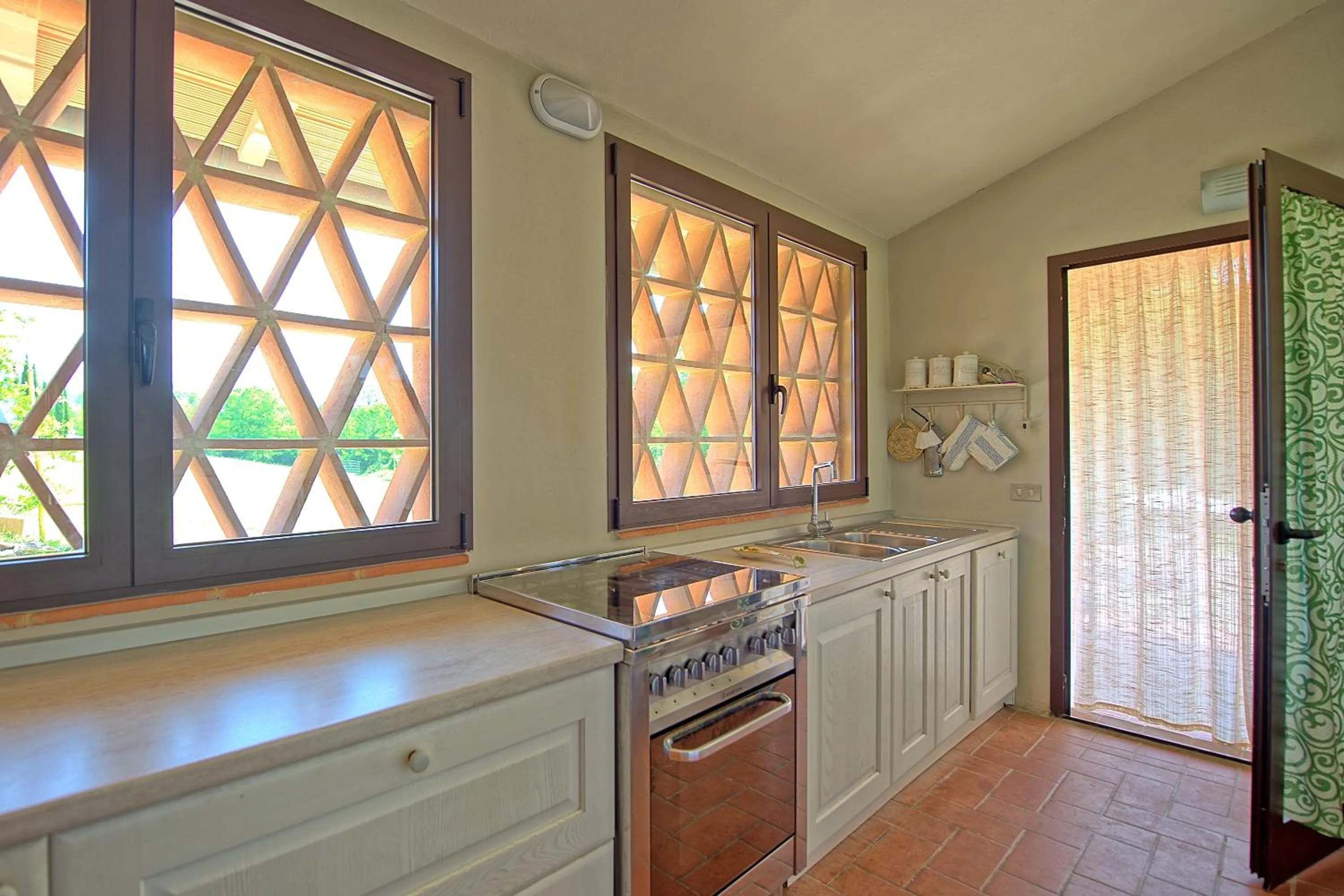 Kitchen or kitchenette in Holiday Home Casa Ovile by PosarelliVillas
