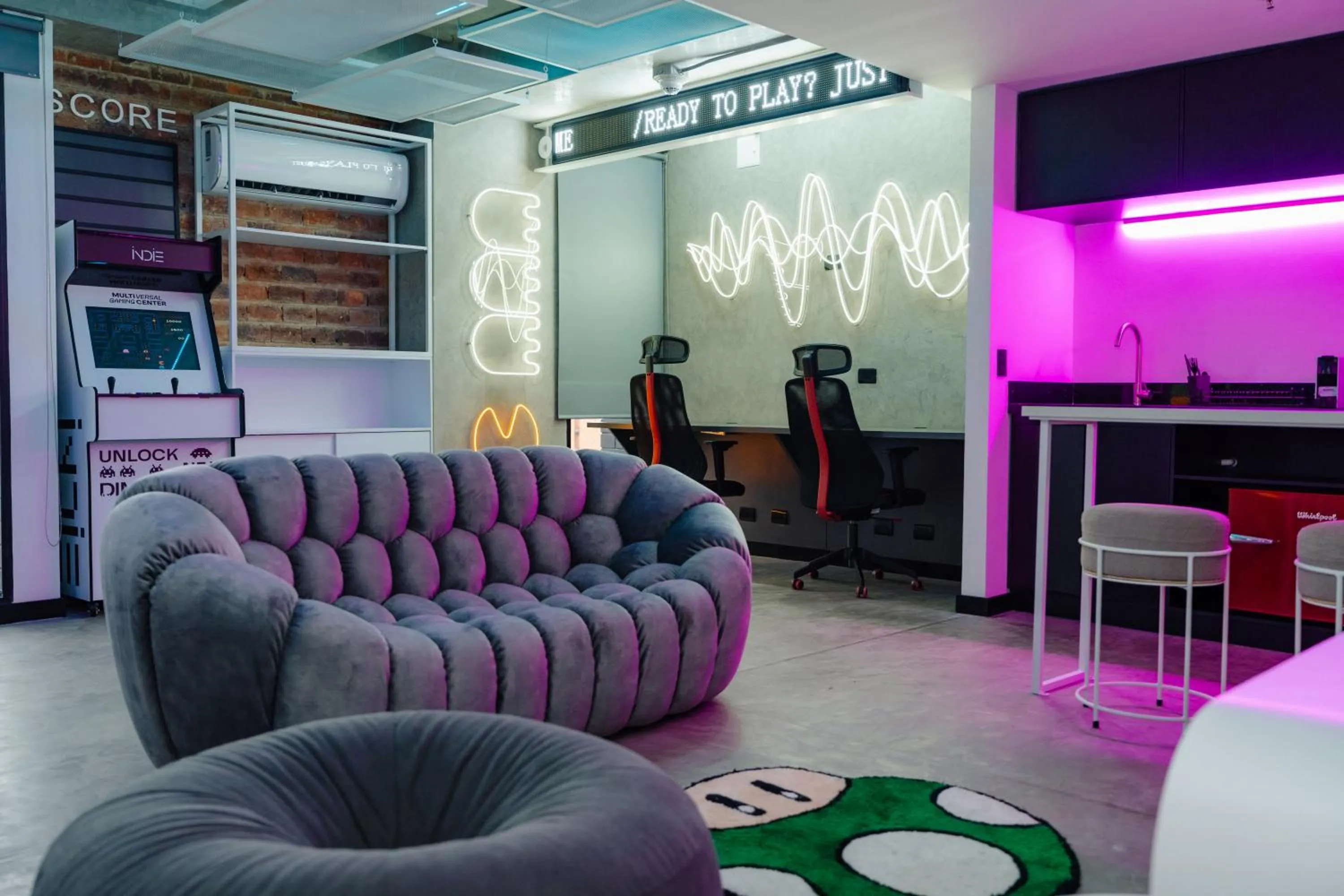 Kitchen or kitchenette in Indie Universe Creative Hotel