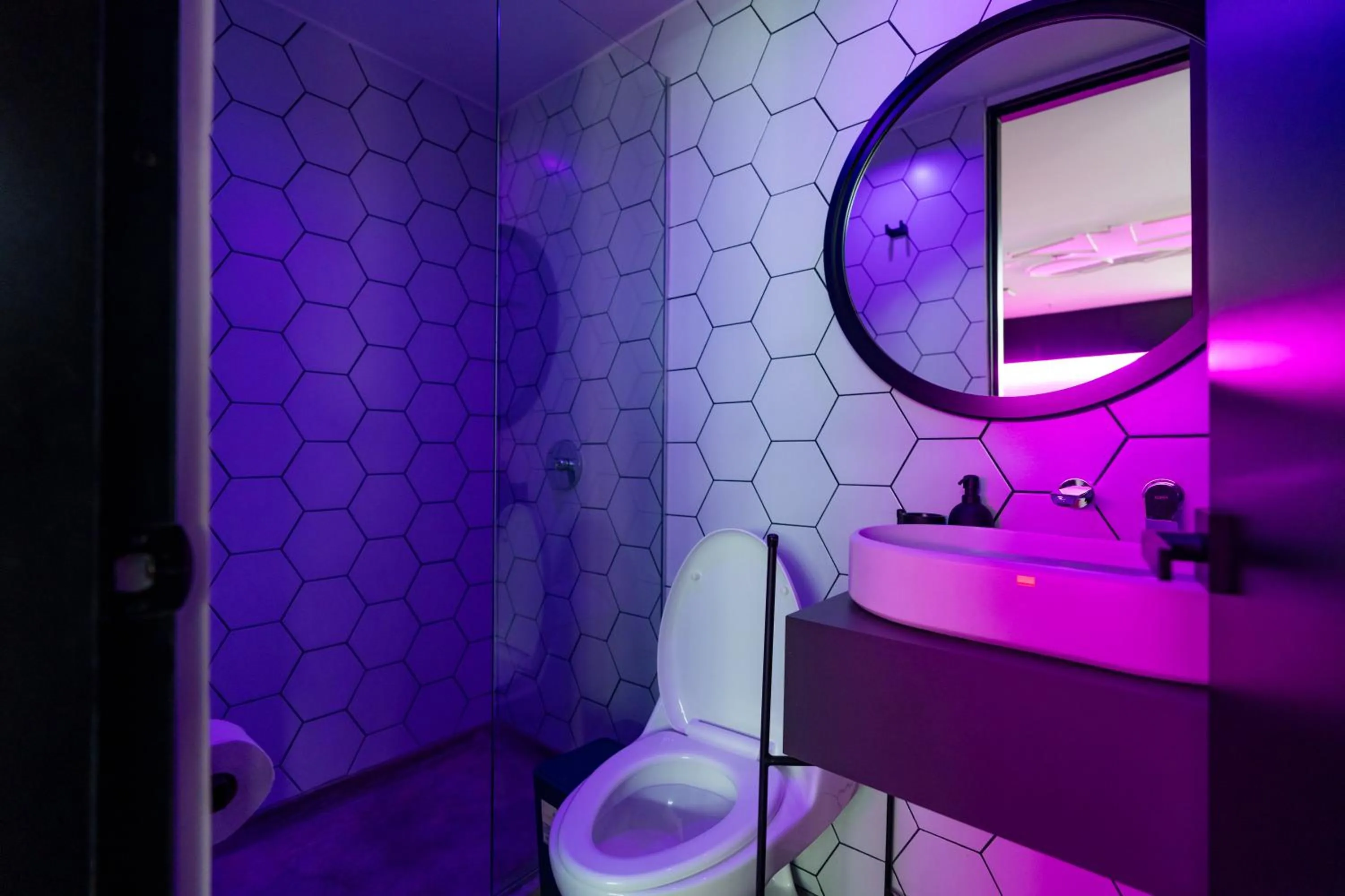 Shower in Indie Universe Creative Hotel