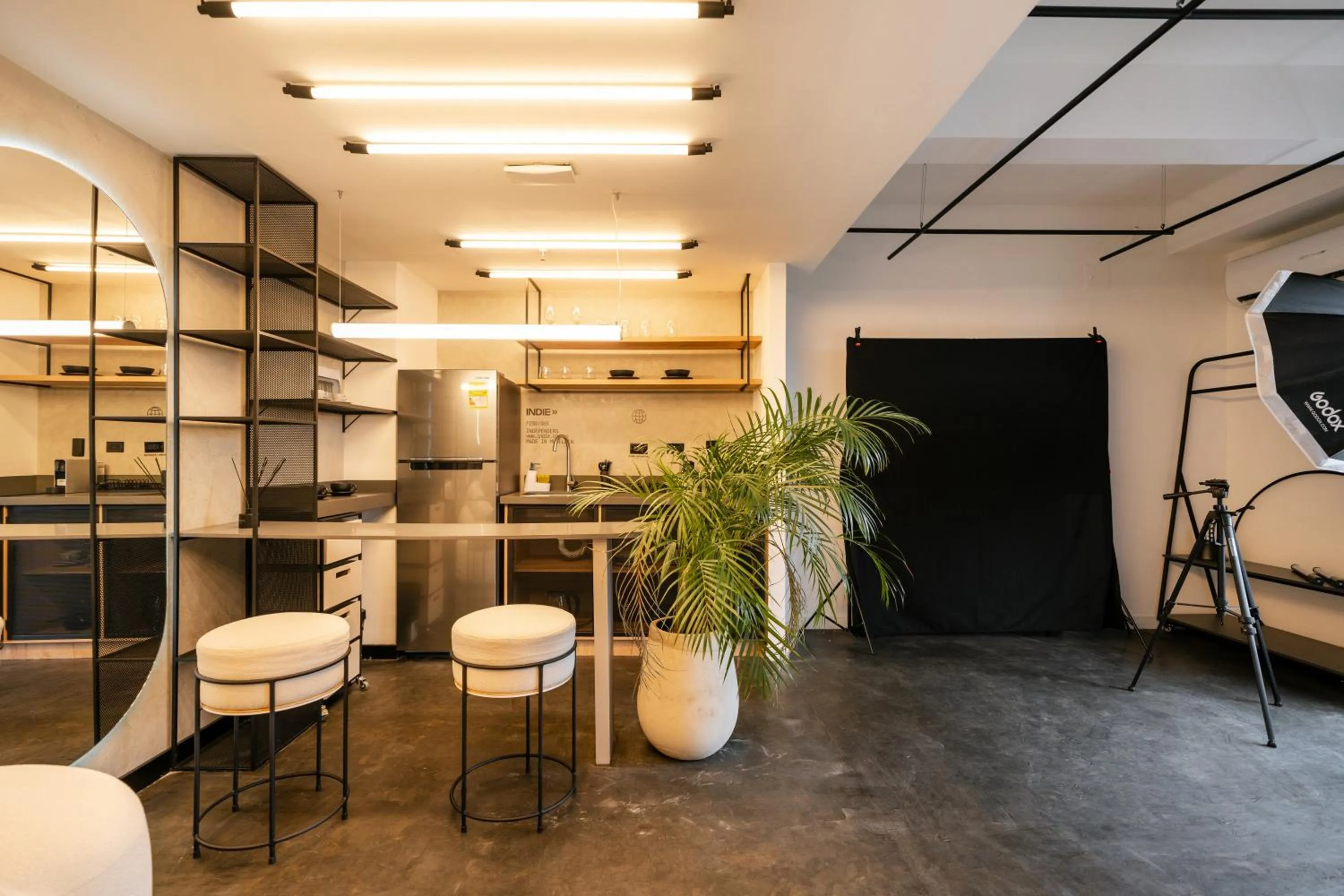 Kitchen or kitchenette in Indie Universe Creative Hotel