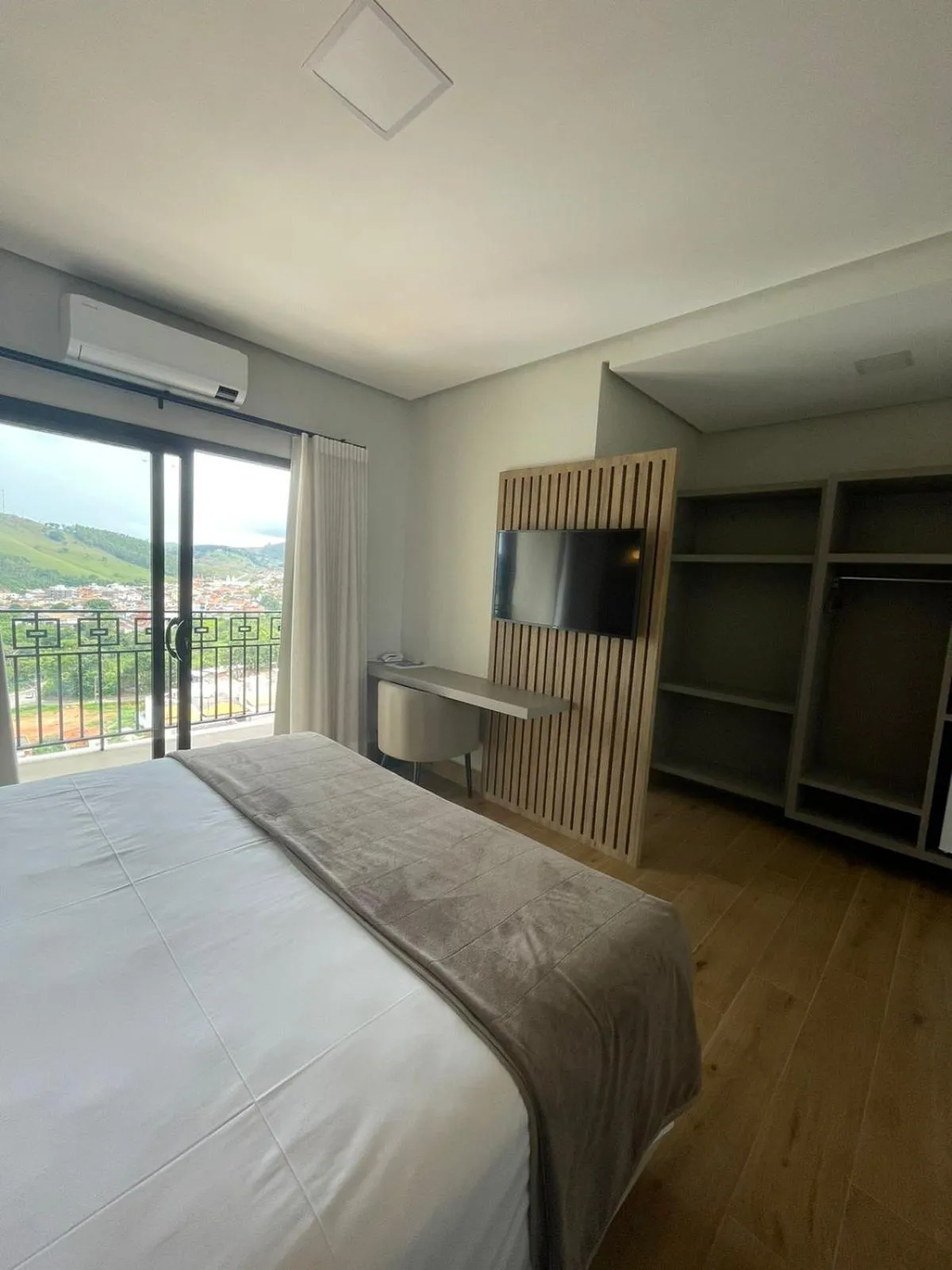 TV and multimedia, Bed in Vista do Lago Hotel