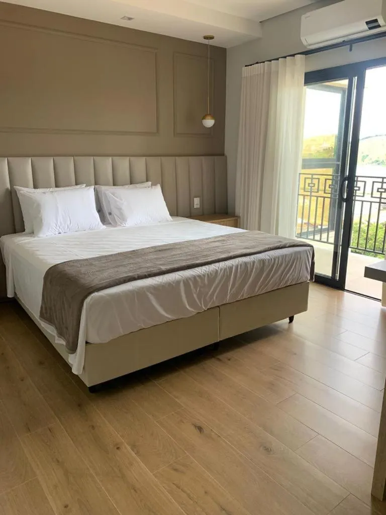 Bedroom, Bed in Vista do Lago Hotel