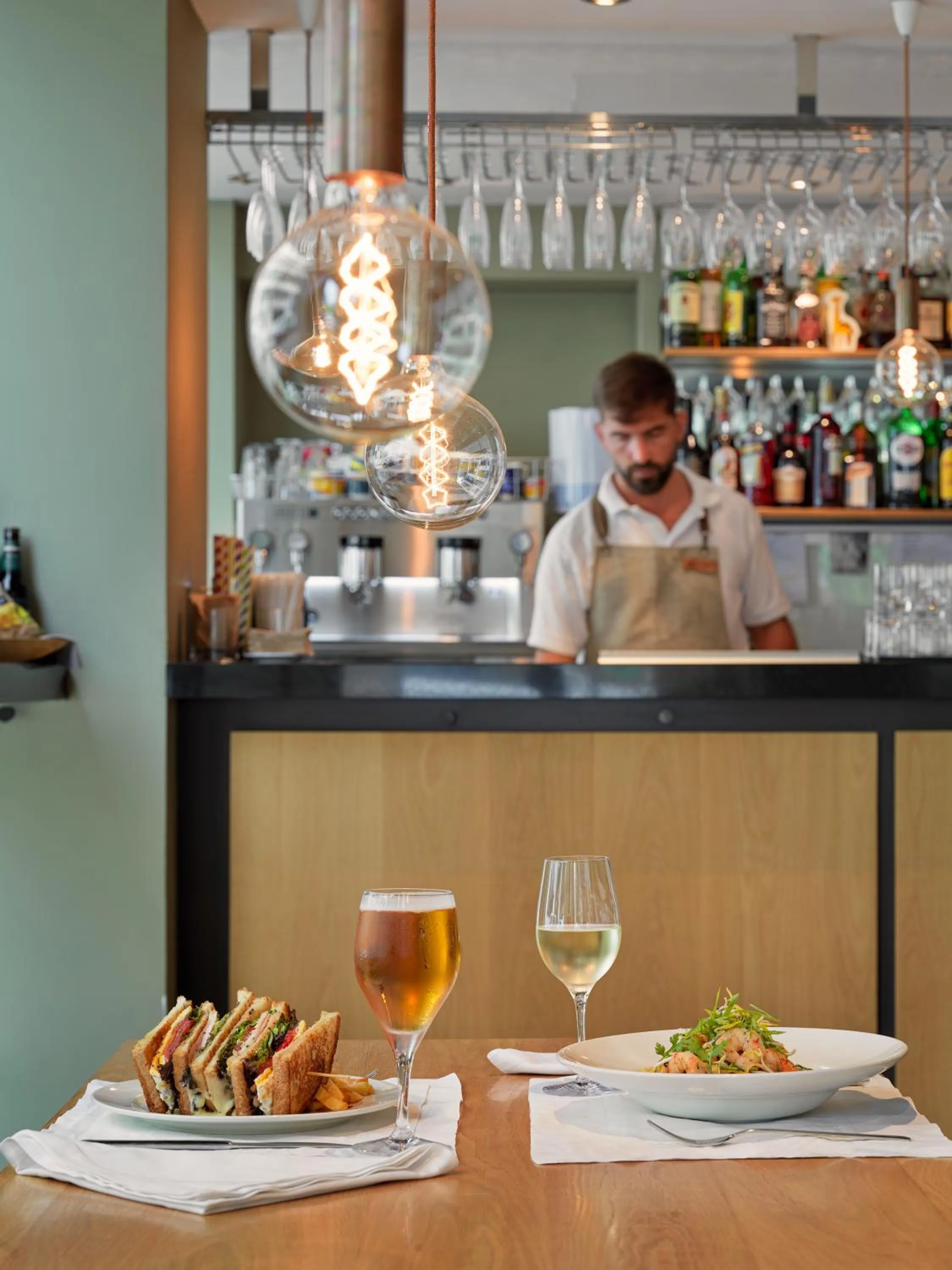 Restaurant/places to eat in Hotel Saratoga