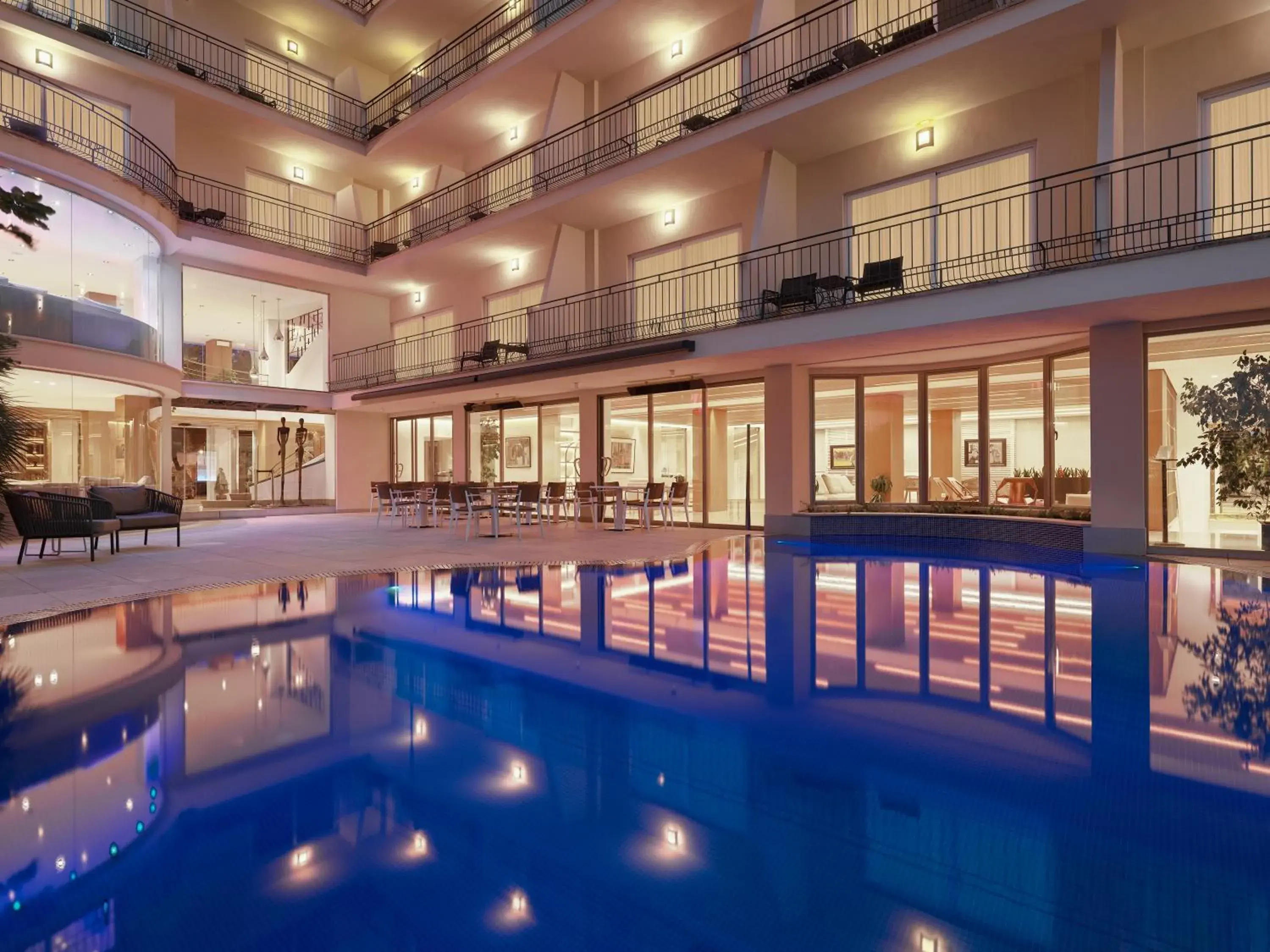 Pool view in Hotel Saratoga Pool view in Hotel Saratoga