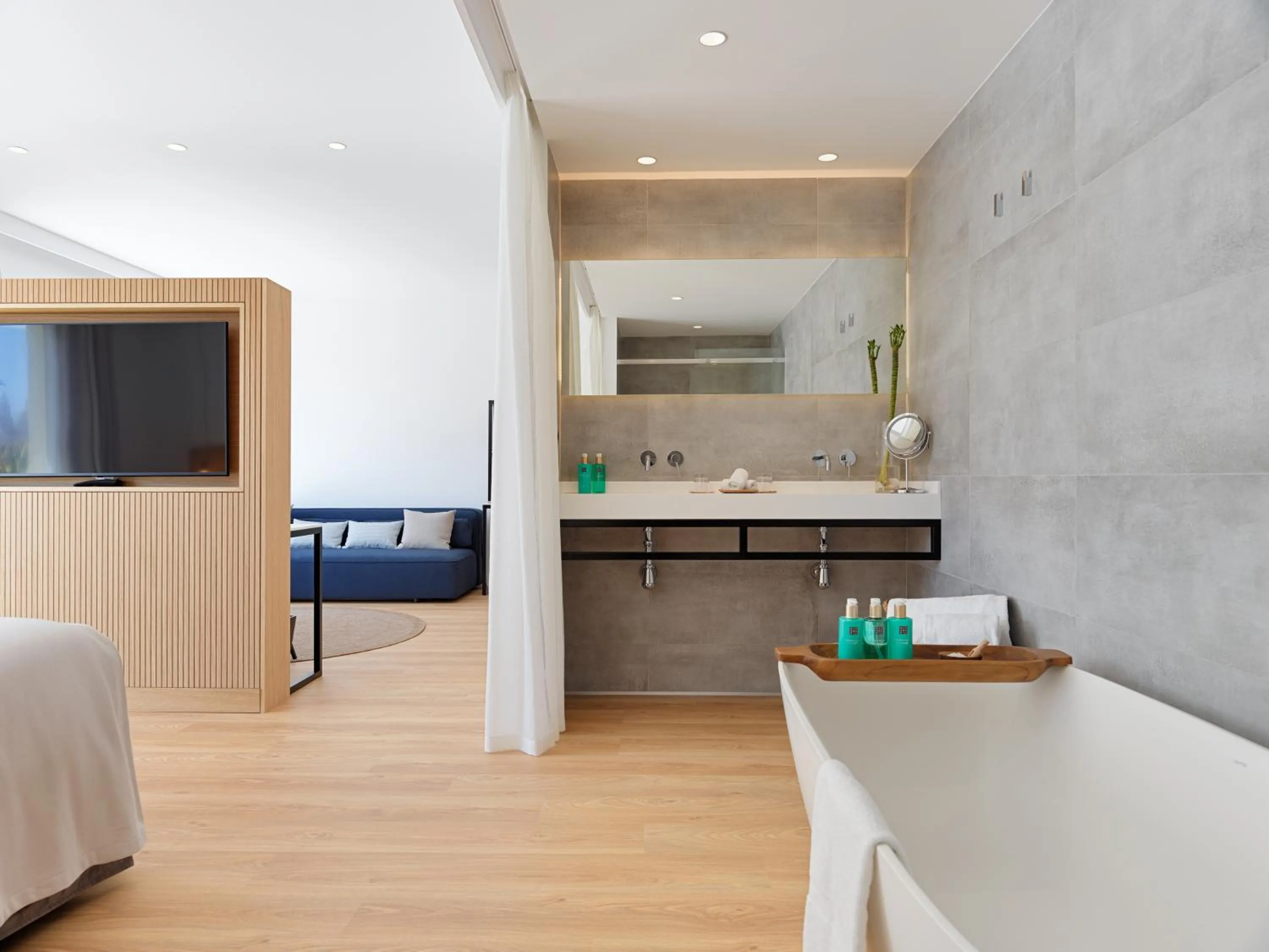 Photo of the whole room, Bed in Hotel Saratoga