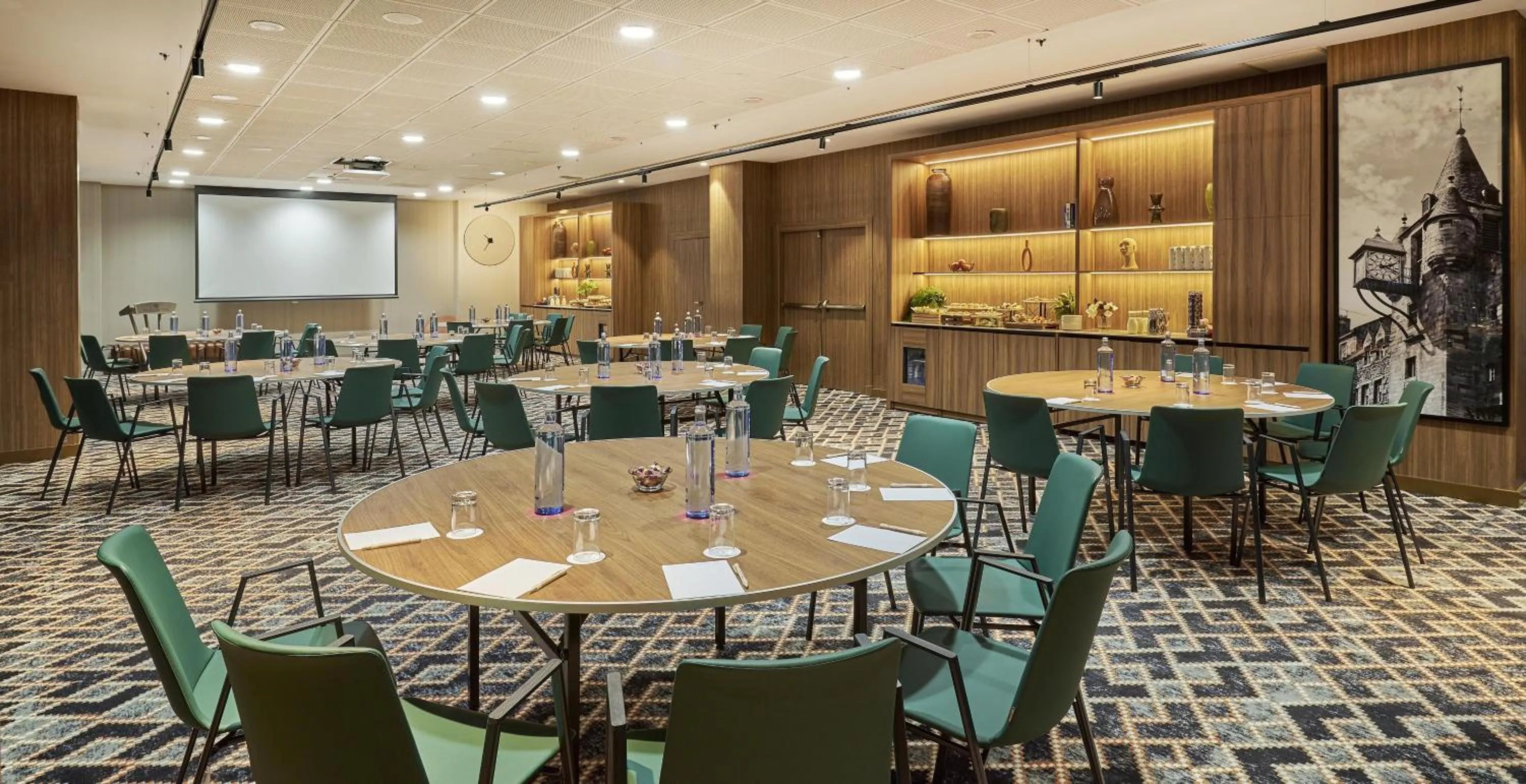 Lounge or bar in NH Collection Madrid Eurobuilding