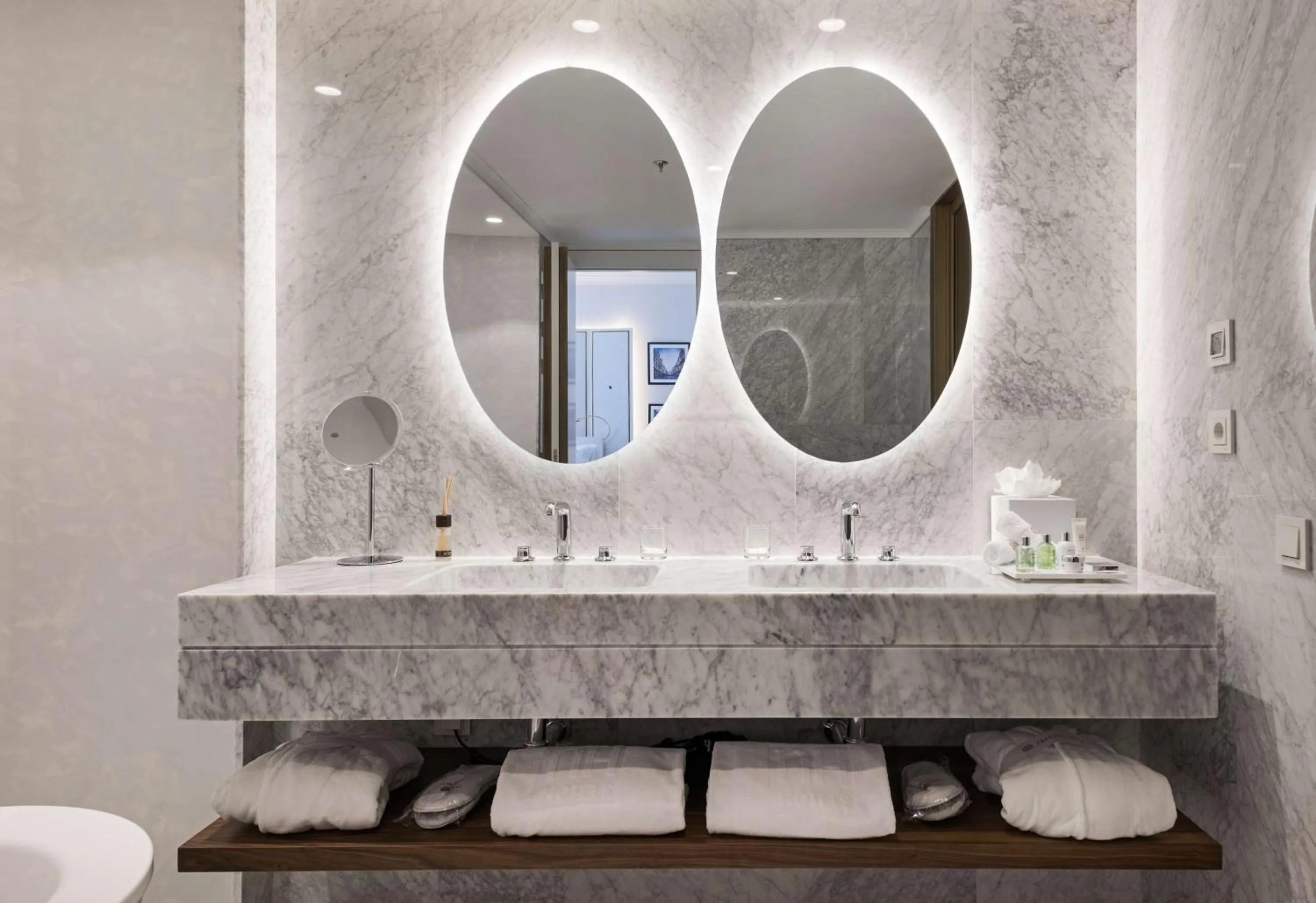 Bathroom in NH Collection Madrid Eurobuilding