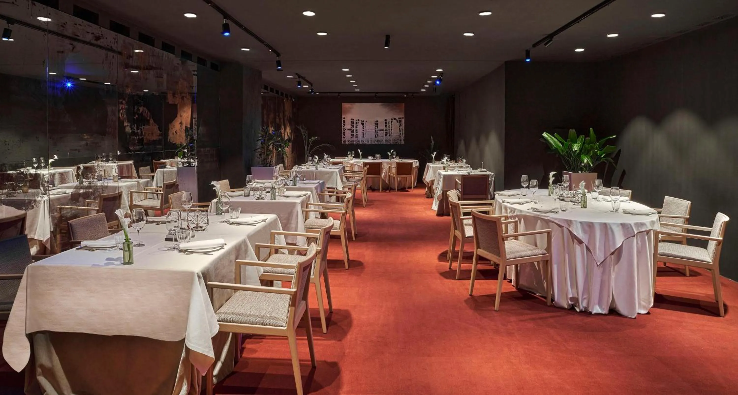 Restaurant/places to eat in NH Collection Madrid Eurobuilding