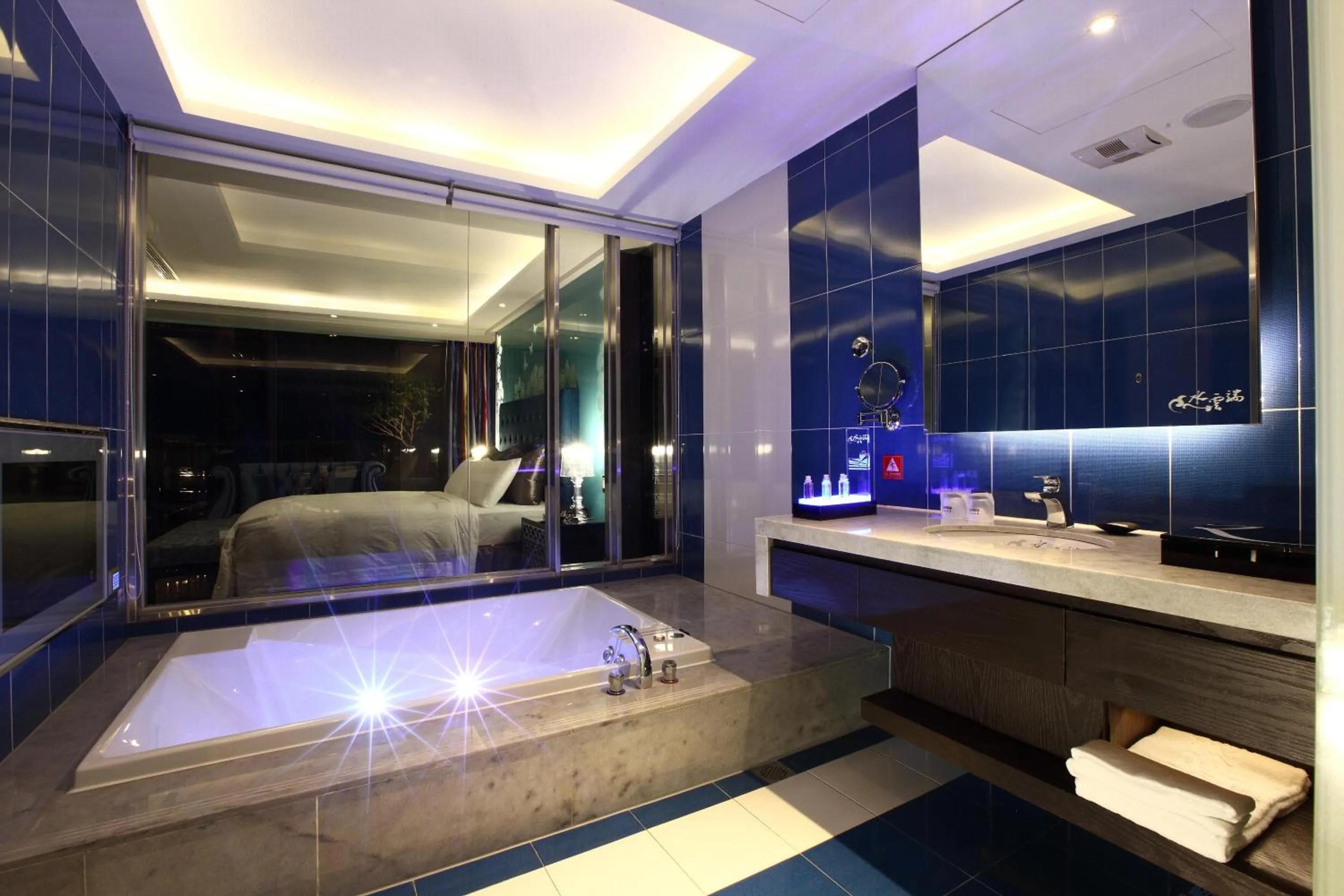 Shower, Bed in Icloud Luxury Resort & Hotel