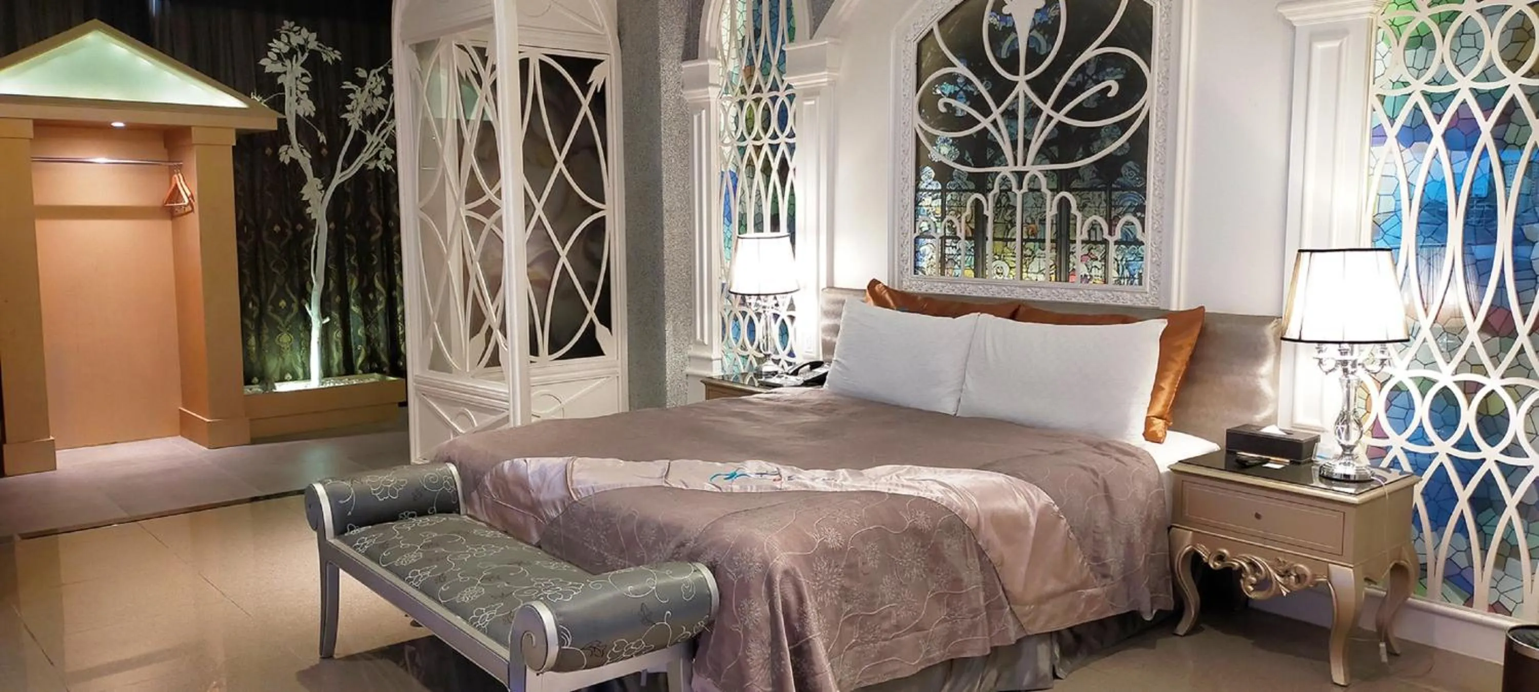 room service, Bed in Icloud Luxury Resort & Hotel