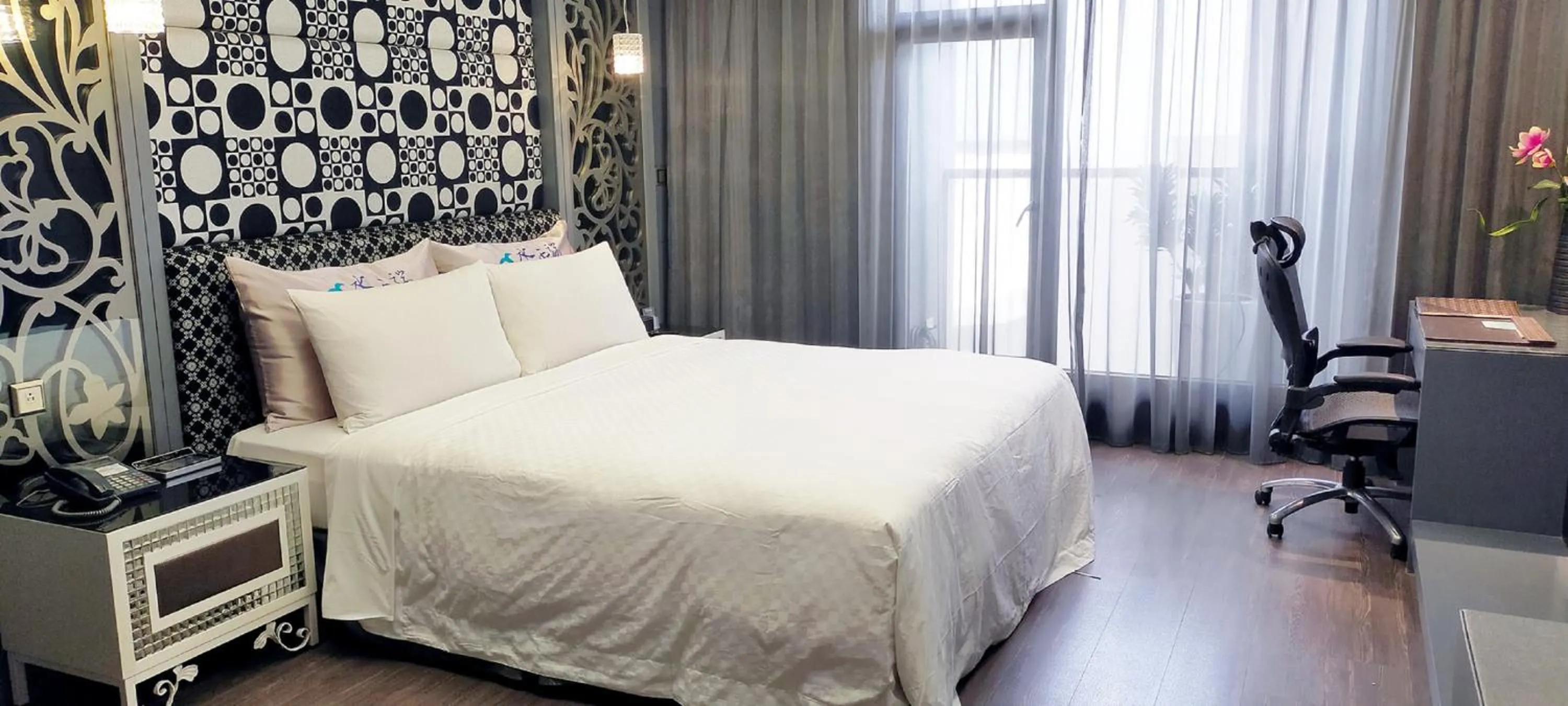 room service, Bed in Icloud Luxury Resort & Hotel