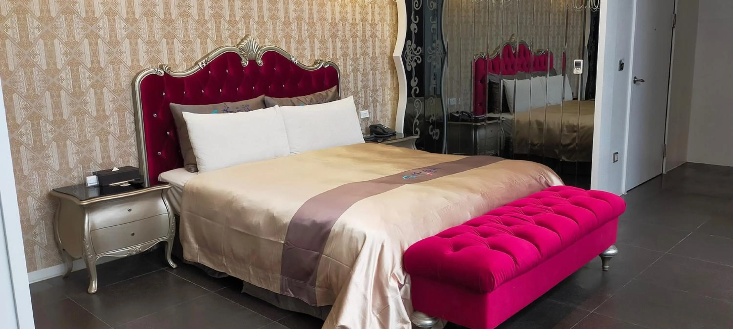 Bed in Icloud Luxury Resort & Hotel