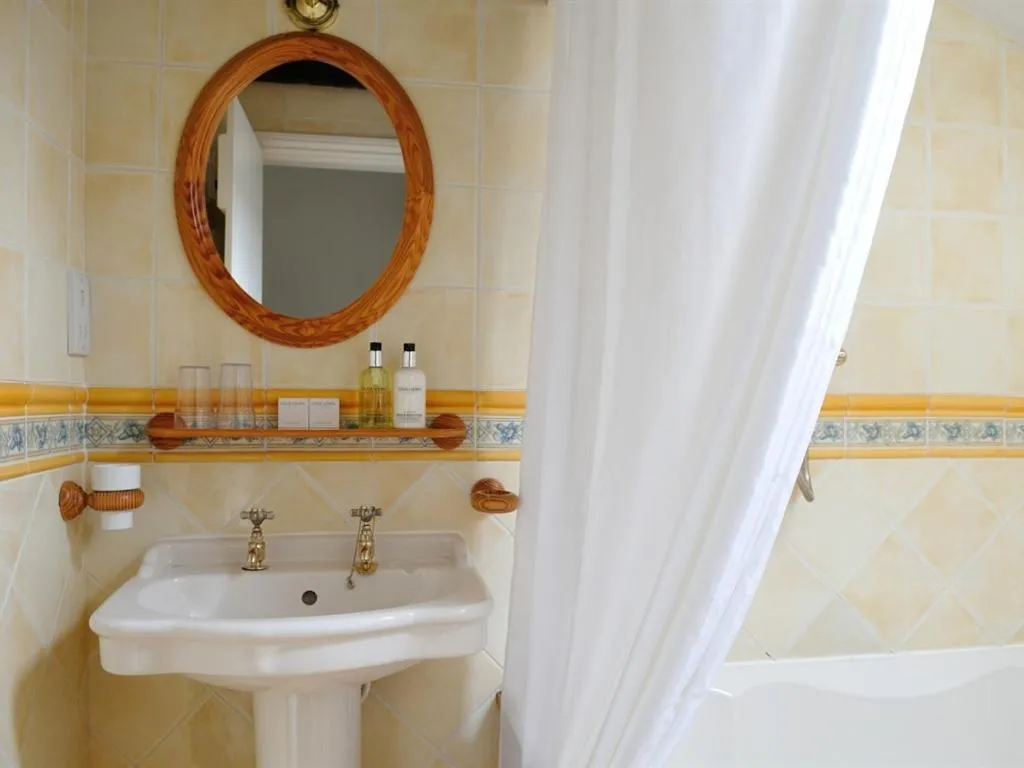 Bathroom in The Castle Arms Inn