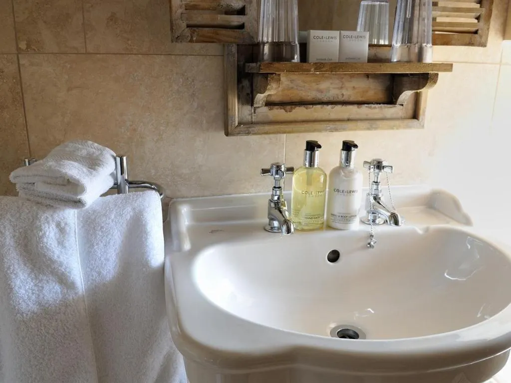 Bathroom in The Castle Arms Inn