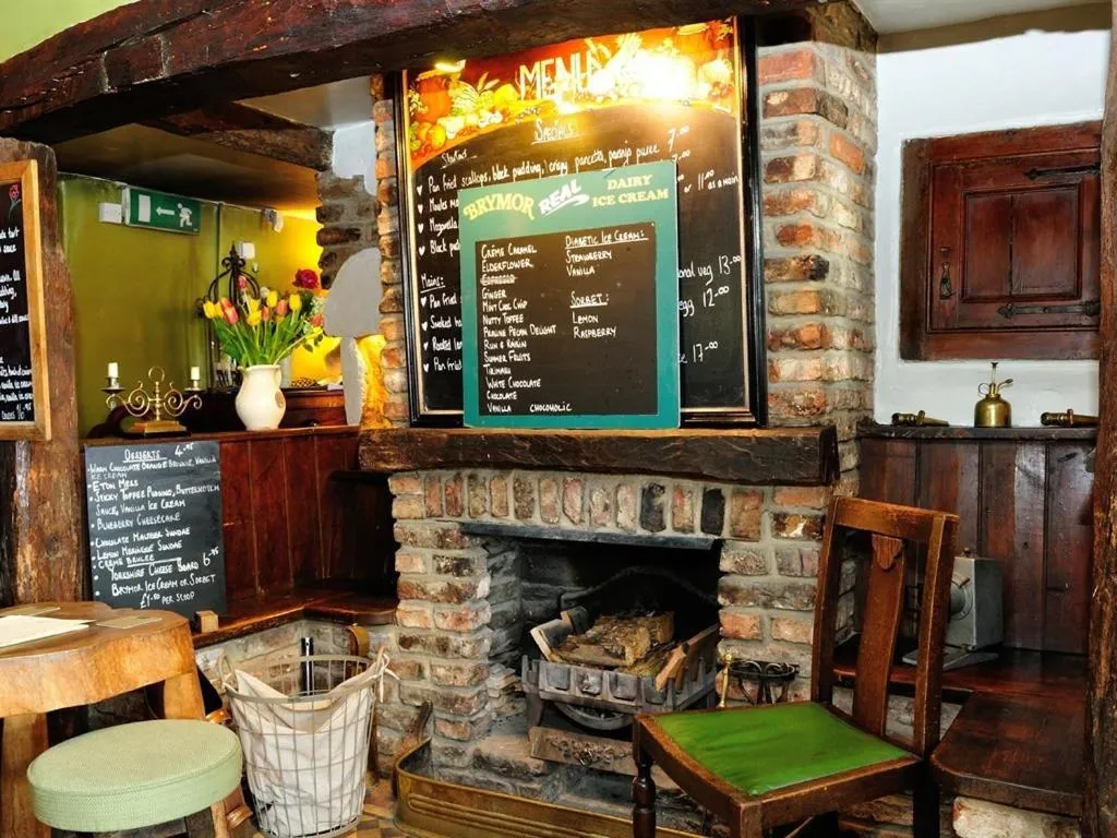 Lounge or bar in The Castle Arms Inn