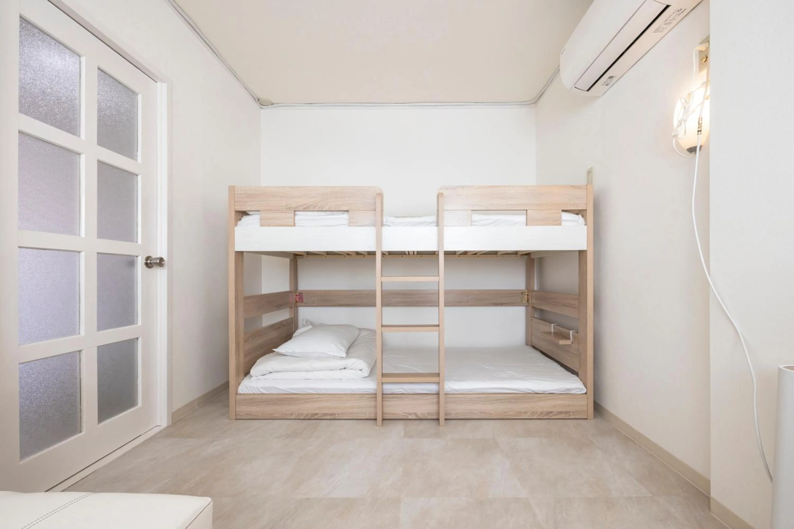Bed in tomariba