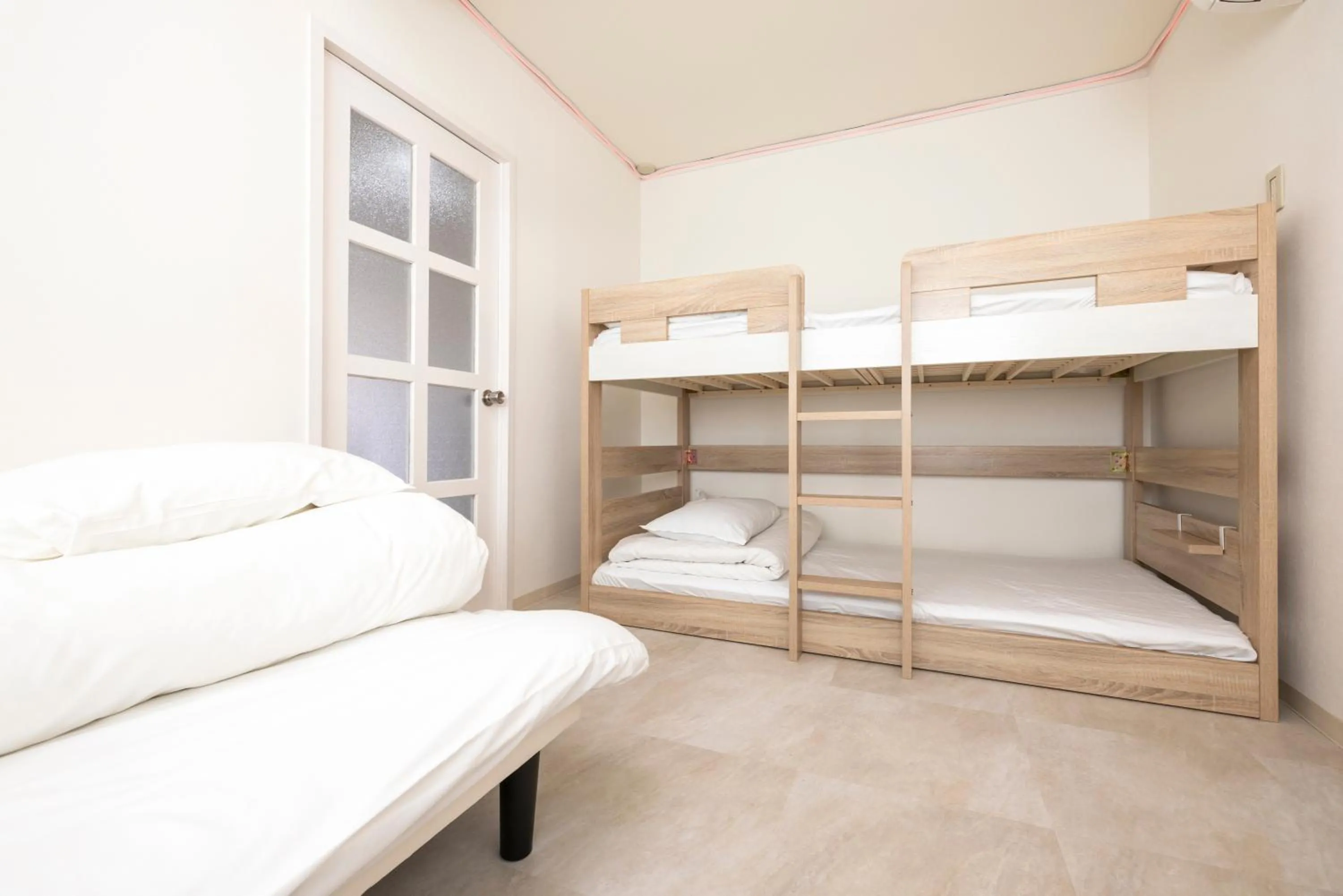 Bed in tomariba