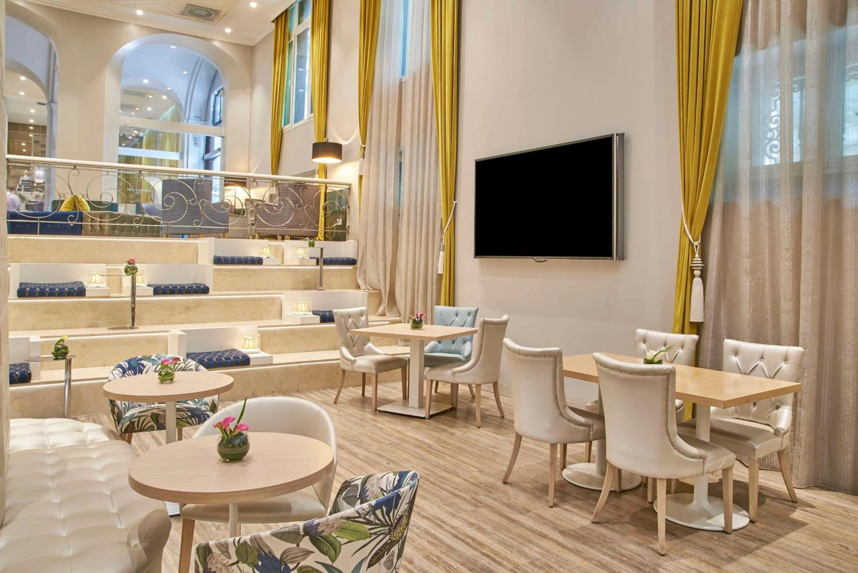 Lobby or reception in NH Collection Madrid Abascal