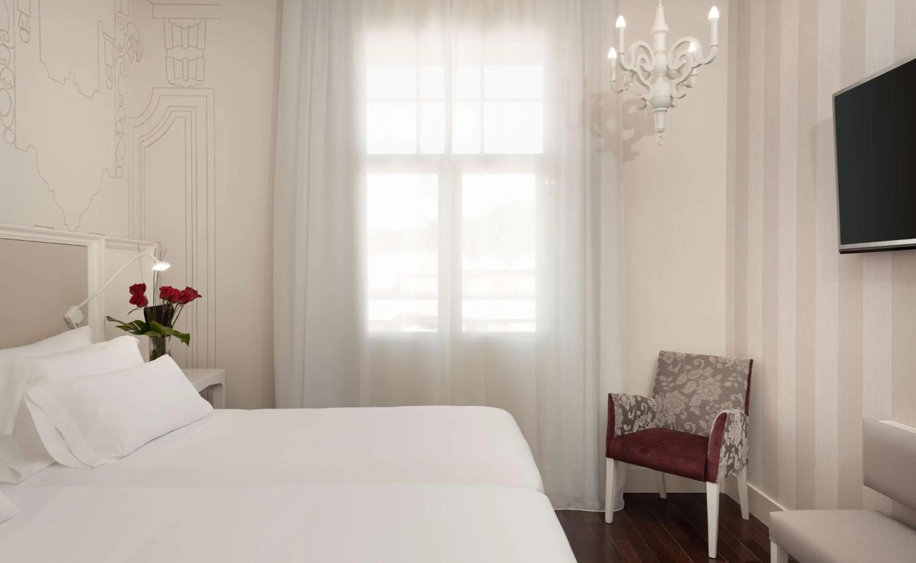 Photo of the whole room, Bed in NH Collection Madrid Abascal