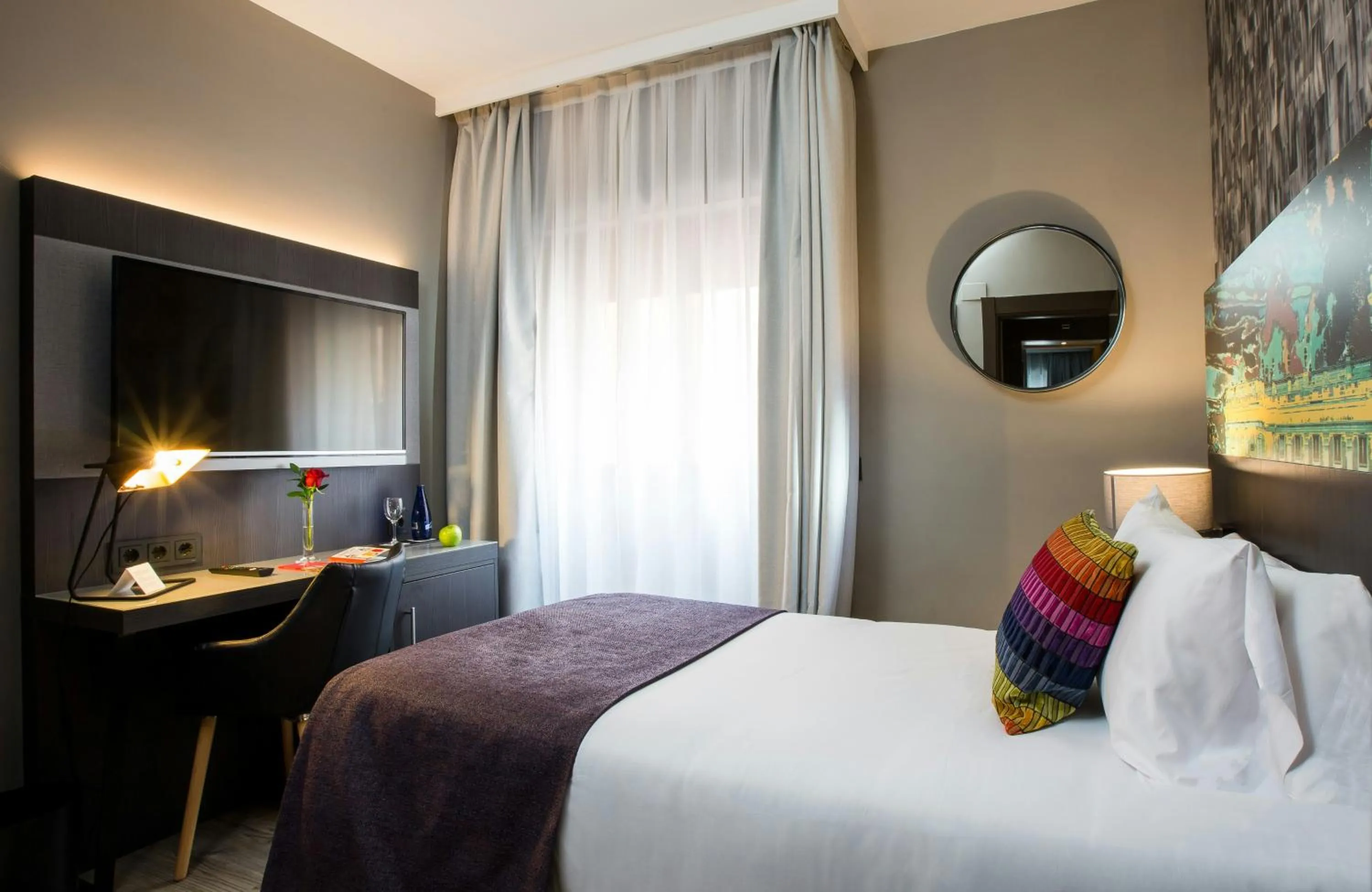 Photo of the whole room, Bed in Leonardo Boutique Hotel Madrid
