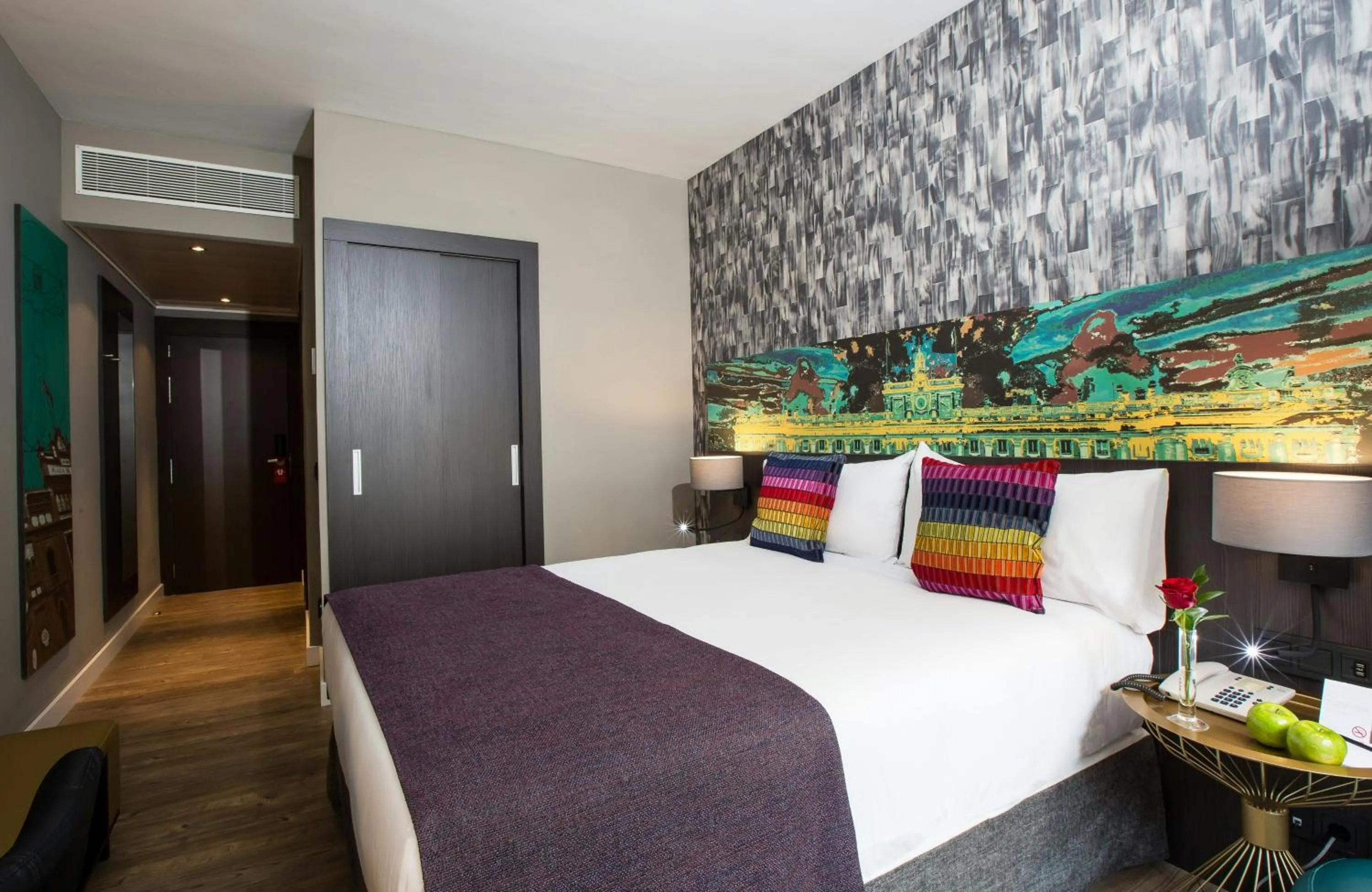 Photo of the whole room, Bed in Leonardo Boutique Hotel Madrid