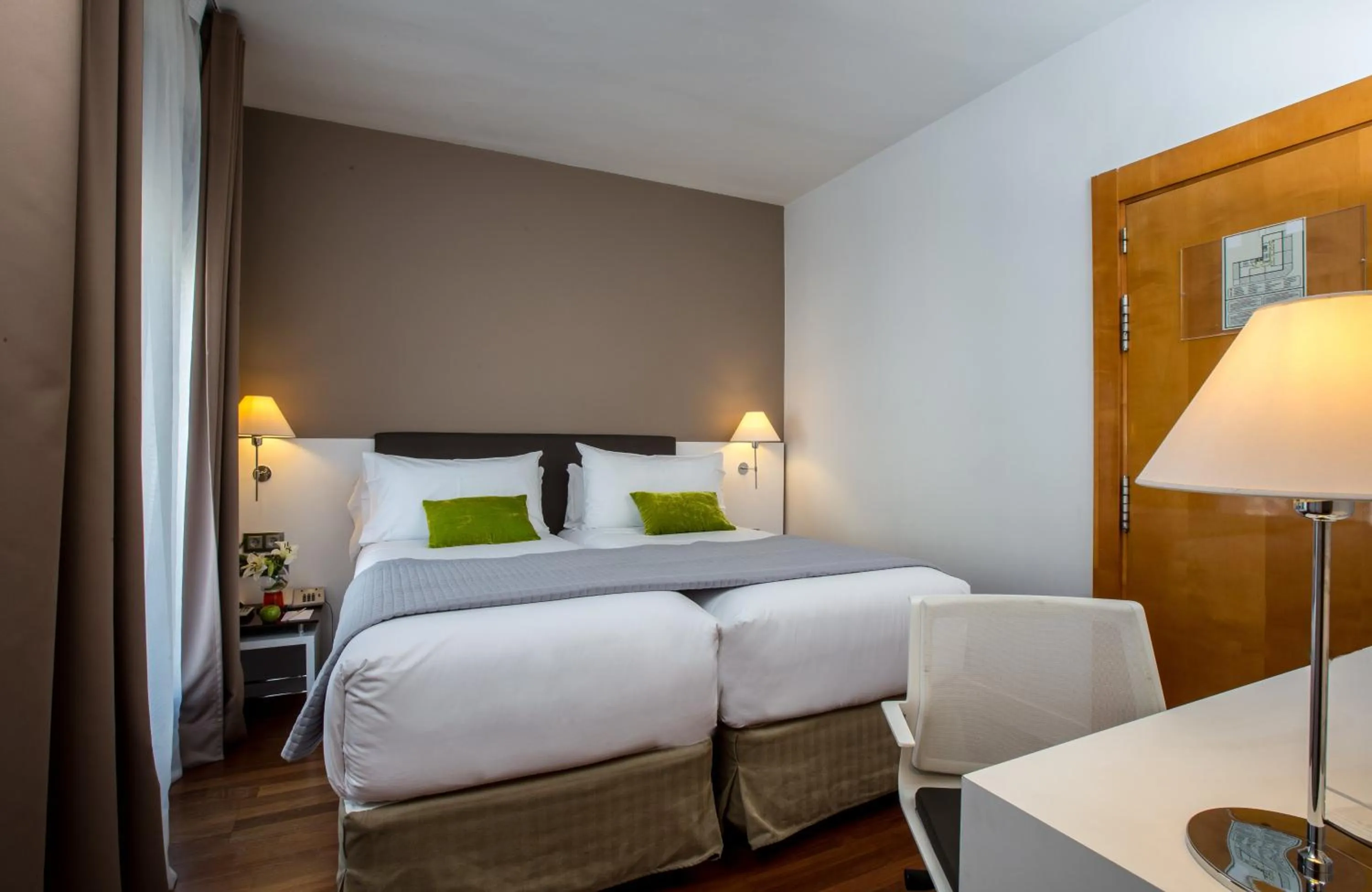 Photo of the whole room, Bed in Leonardo Boutique Hotel Madrid