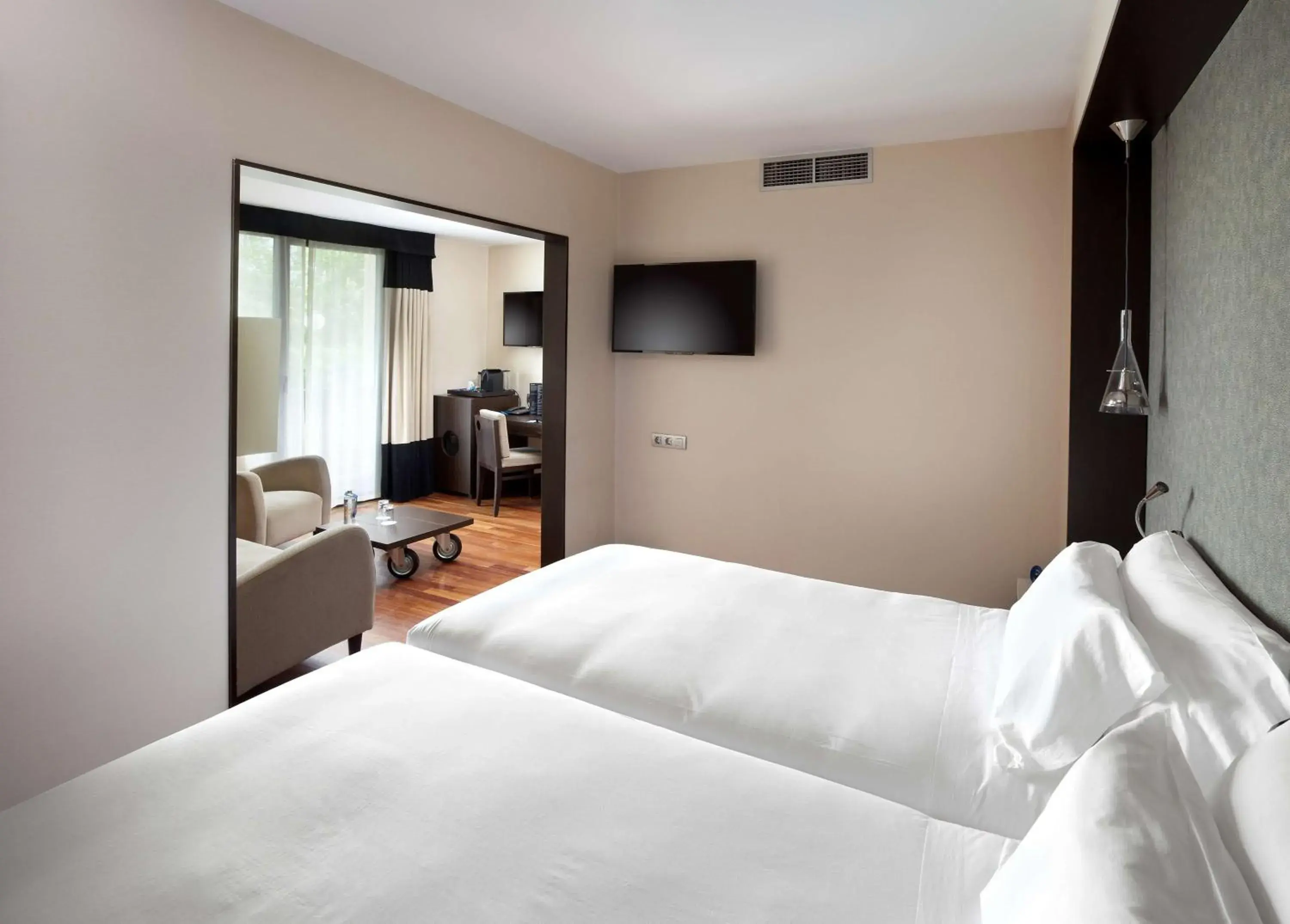 Photo of the whole room, Bed in NH Canciller Ayala Vitoria Photo of the whole room, Bed in NH Canciller Ayala Vitoria