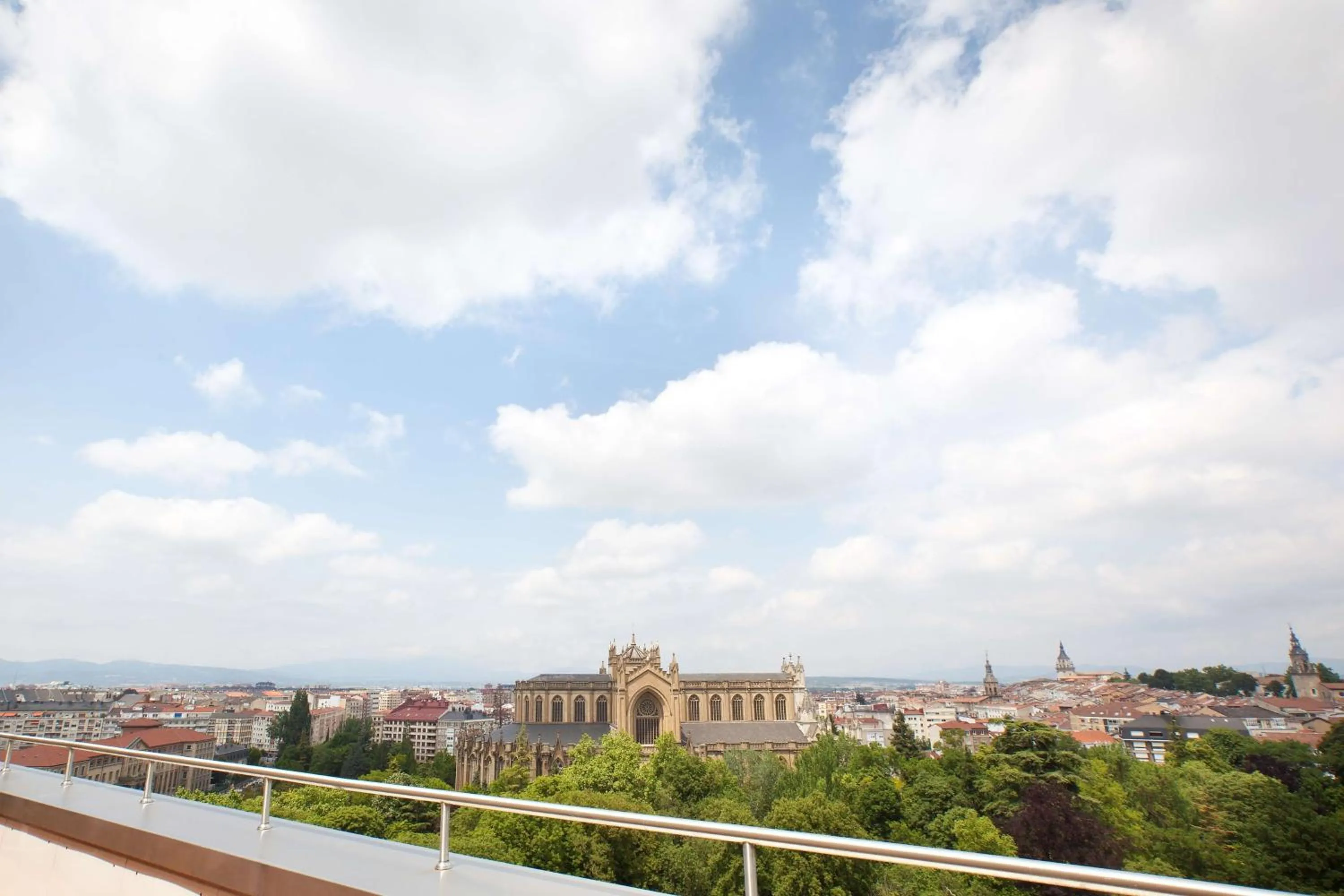 Photo of the whole room in NH Canciller Ayala Vitoria
